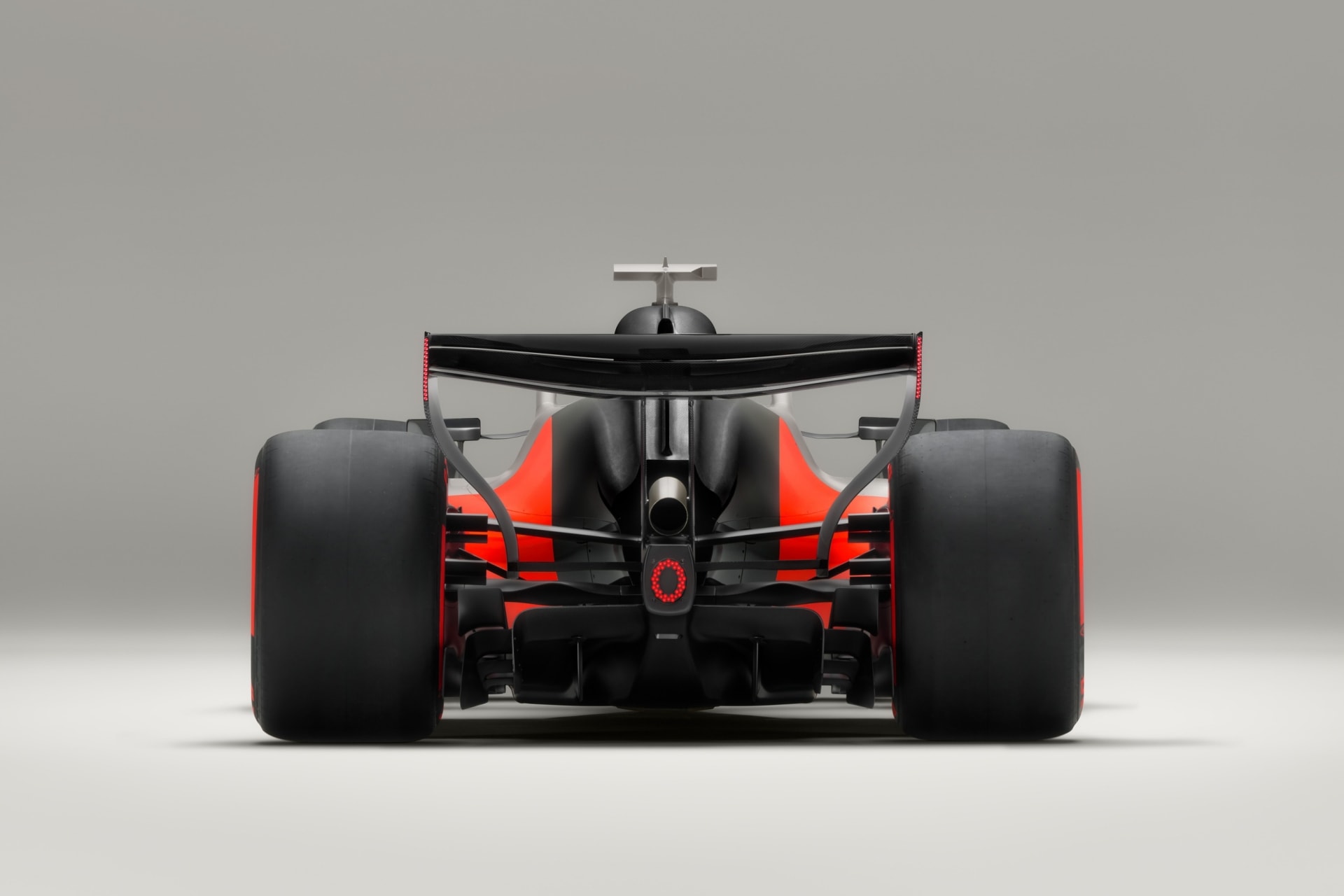 Audi R26 nhìn từ phía sau - Ảnh: Audi