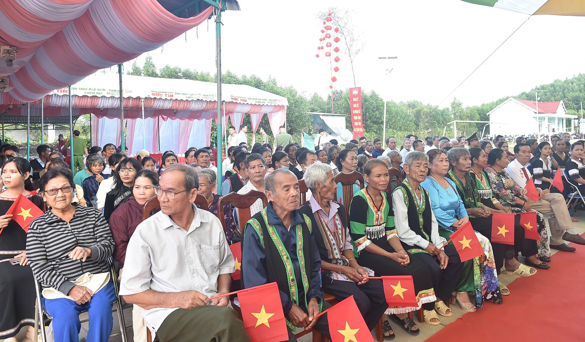 Phó Thủ tướng Mai Văn Chính dự ngày hội đại đoàn kết toàn dân tộc tại Khánh Hòa- Ảnh 4. Phó Thủ tướng Mai Văn Chính dự ngày hội đại đoàn kết toàn dân tộc tại Khánh Hòa- Ảnh 4.
