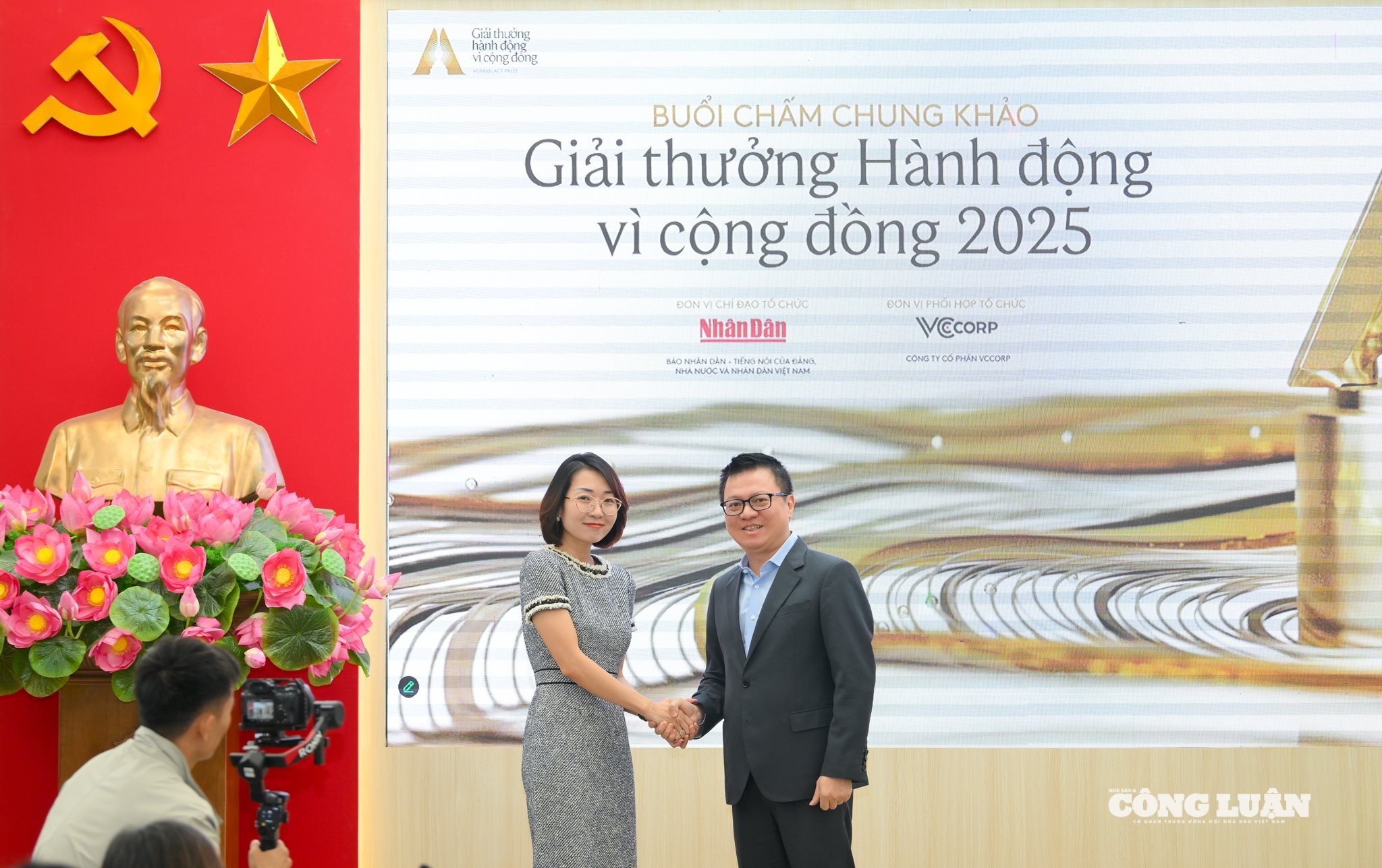 Giám khảo Lê Quá»c Minh nháºn Äá»ng hà nh cùng Quỹ há»c bá»ng VietSeeds