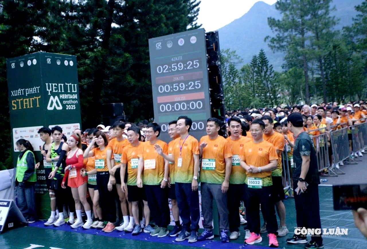 Các vận động viên trước giờ xuất phát - cự ly 5km.