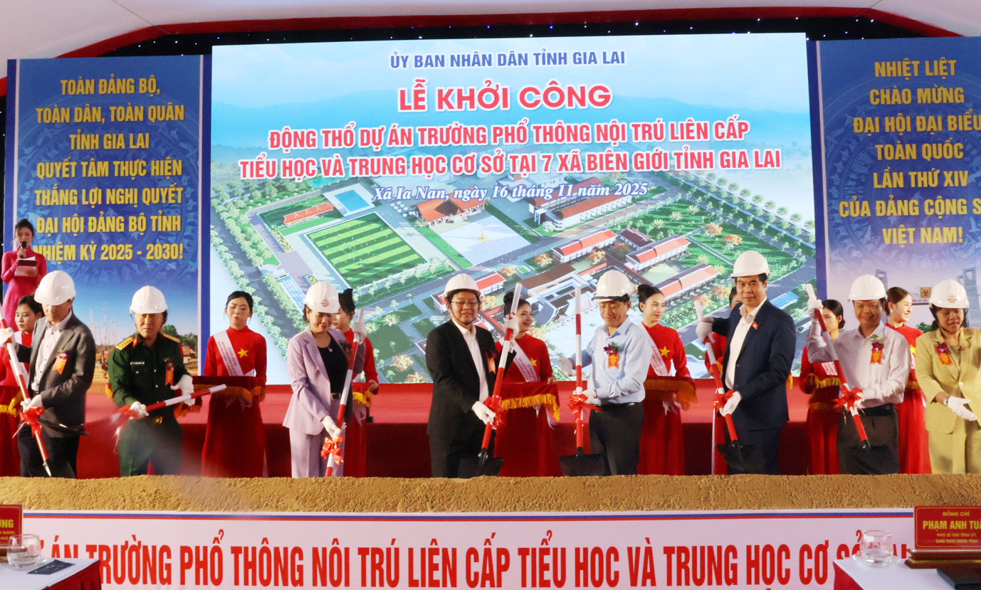 Phó Thủ tướng Hồ Quốc Dũng dự lễ khởi công 7 trường nội trú biên giới tỉnh Gia Lai- Ảnh 5.