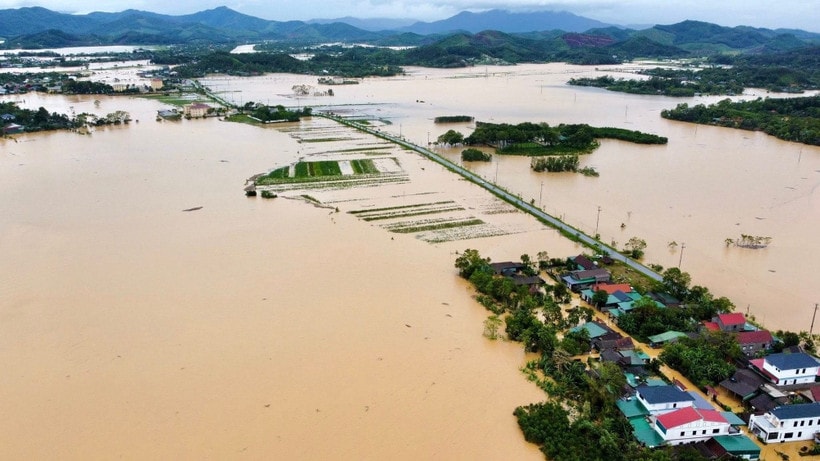 Chủ động ứng phó mưa lũ Trung Bộ: Rà soát, kiểm tra, kịp thời phát hiện khu vực có nguy cơ sạt lở, lũ quét, ngập sâu- Ảnh 1.