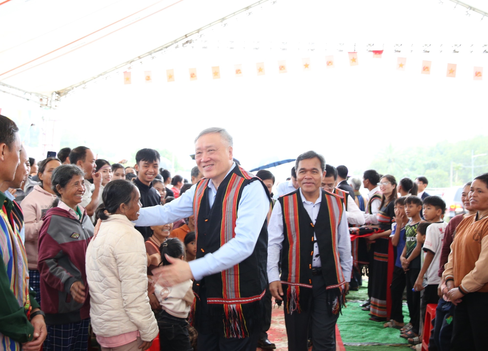 Phó Thủ tướng Thường trực Nguyễn Hòa Bình dự Ngày hội Đại đoàn kết toàn dân tộc tại Quảng Ngãi- Ảnh 2.