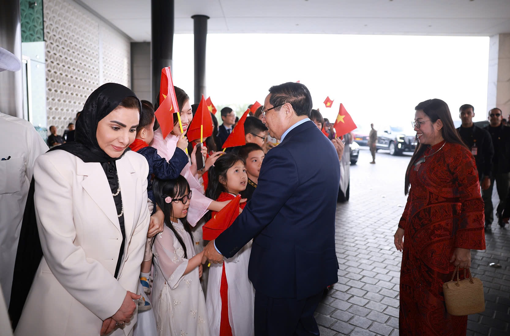 Thủ tướng Phạm Minh Chính và Phu nhân bắt đầu chuyến thăm chính thức Kuwait- Ảnh 4.