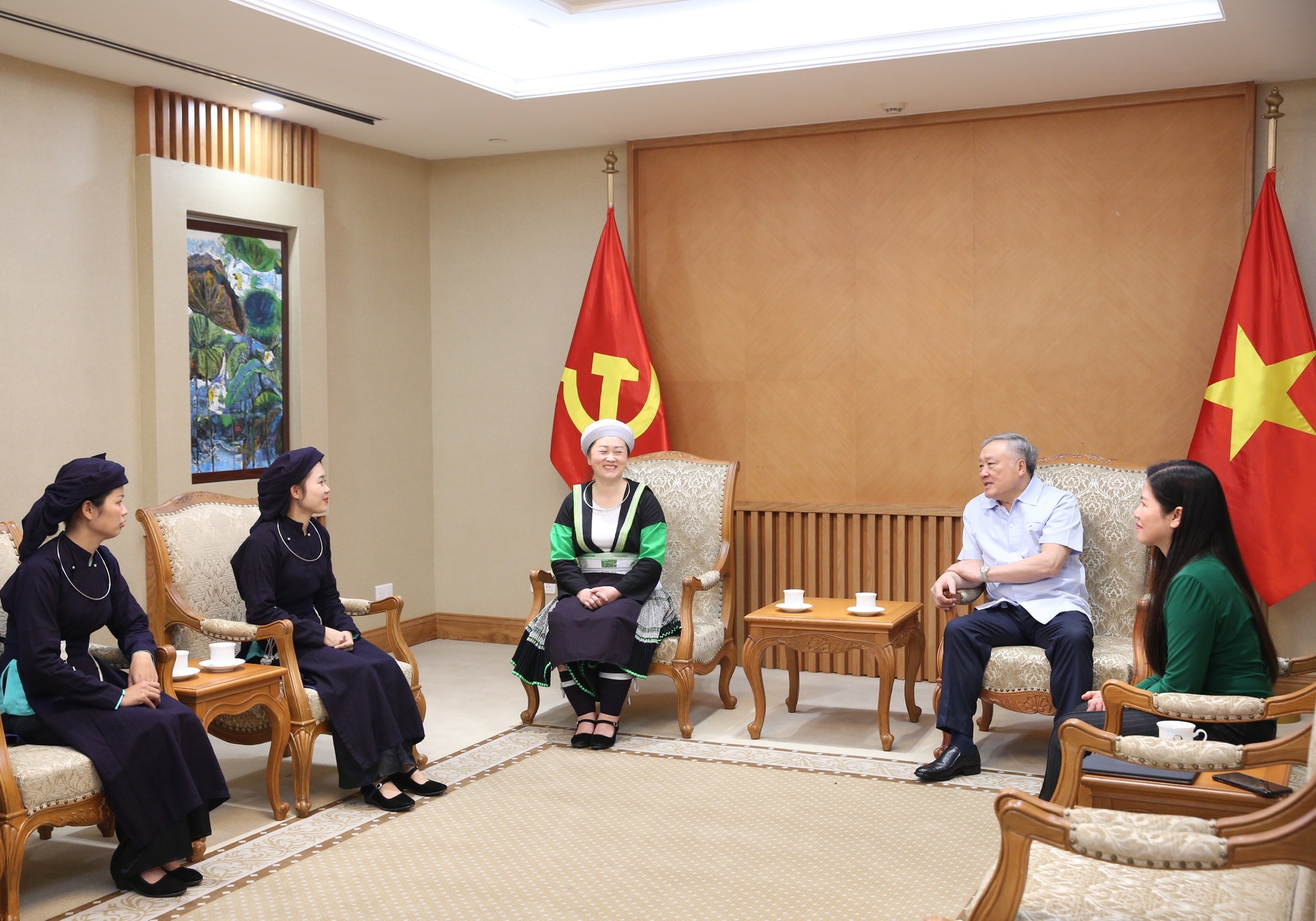 Sự nỗ lực, cống hiến thầm lặng của các cô giáo là rất cao cả, thiêng liêng- Ảnh 1.