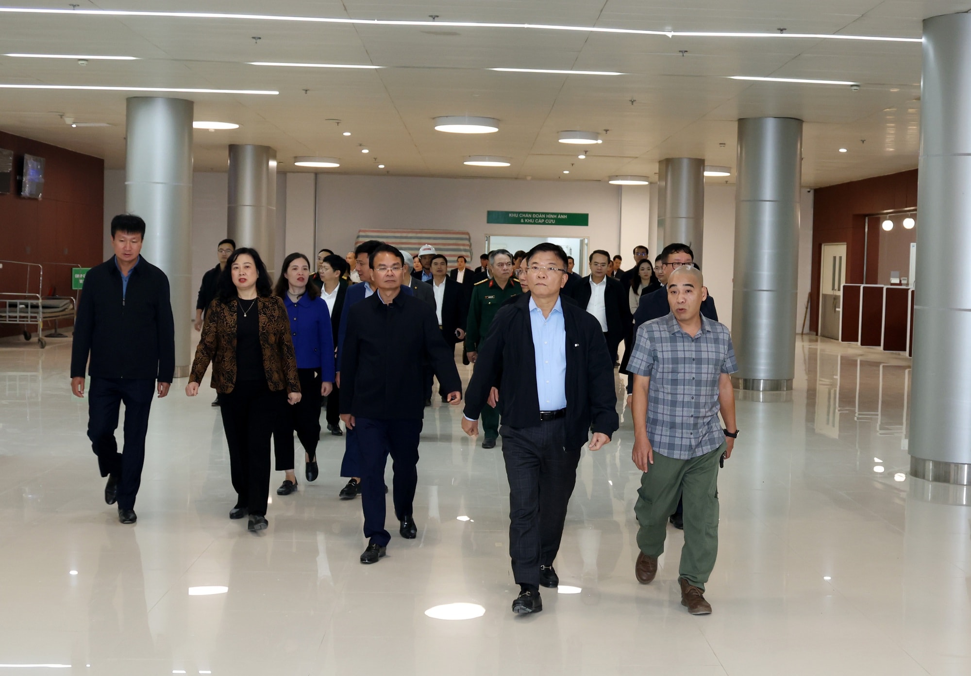 Phó Thủ tướng Lê Thành Long: Phấn đấu hoàn thành phần xây dựng Cơ sở 2 Bệnh viện Việt Đức và Bạch Mai trước 30/11- Ảnh 1.