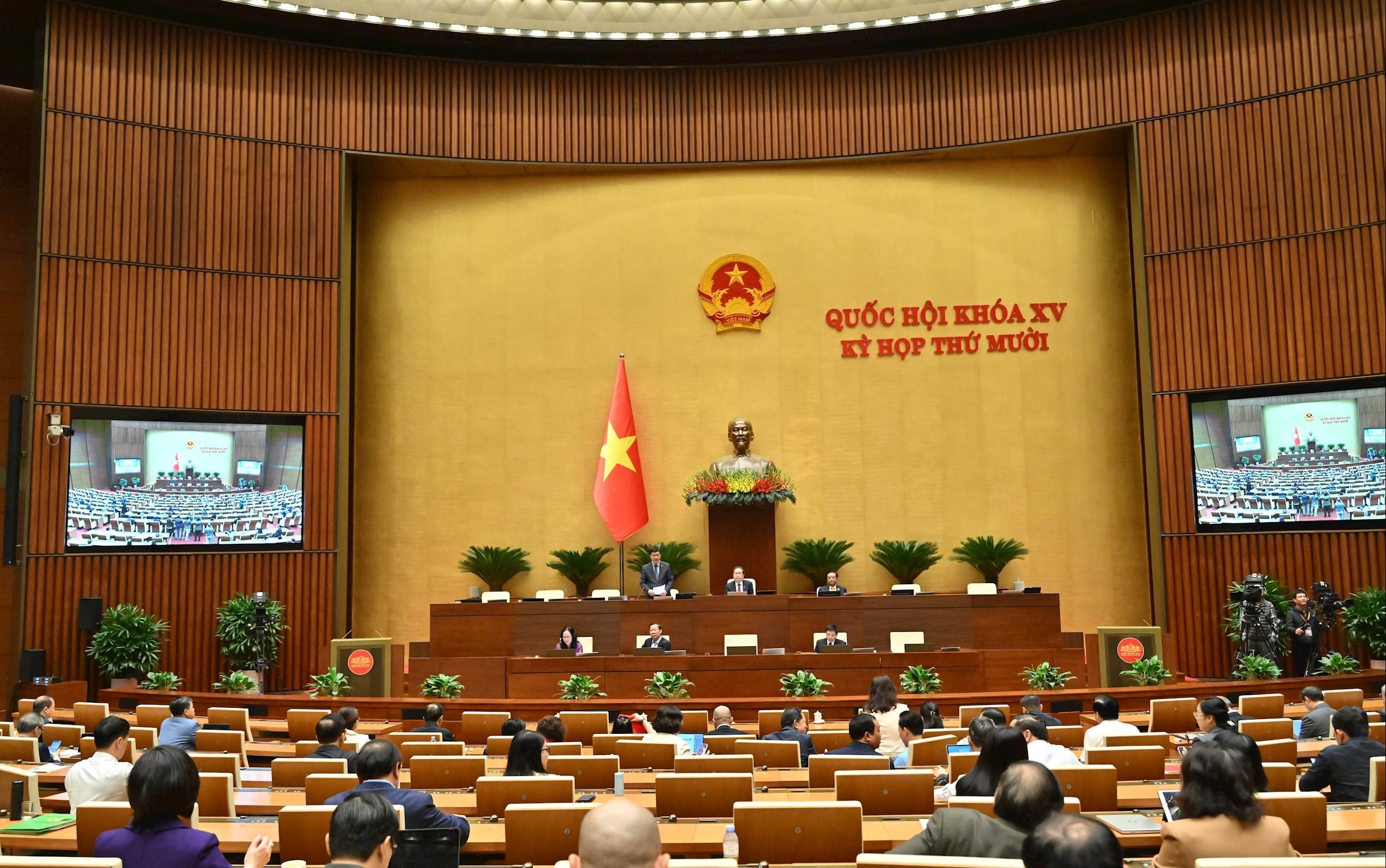 Phó Chủ tịch Quốc hội Vũ Hồng Thanh điều hành phiên họpVQK_3248