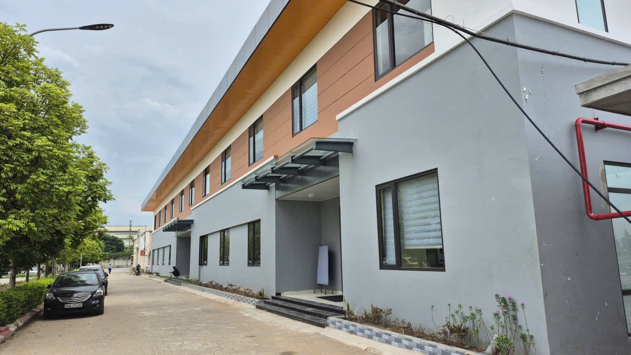 Nhà điều hành cũng được đầu tư khang trang, hiện đại