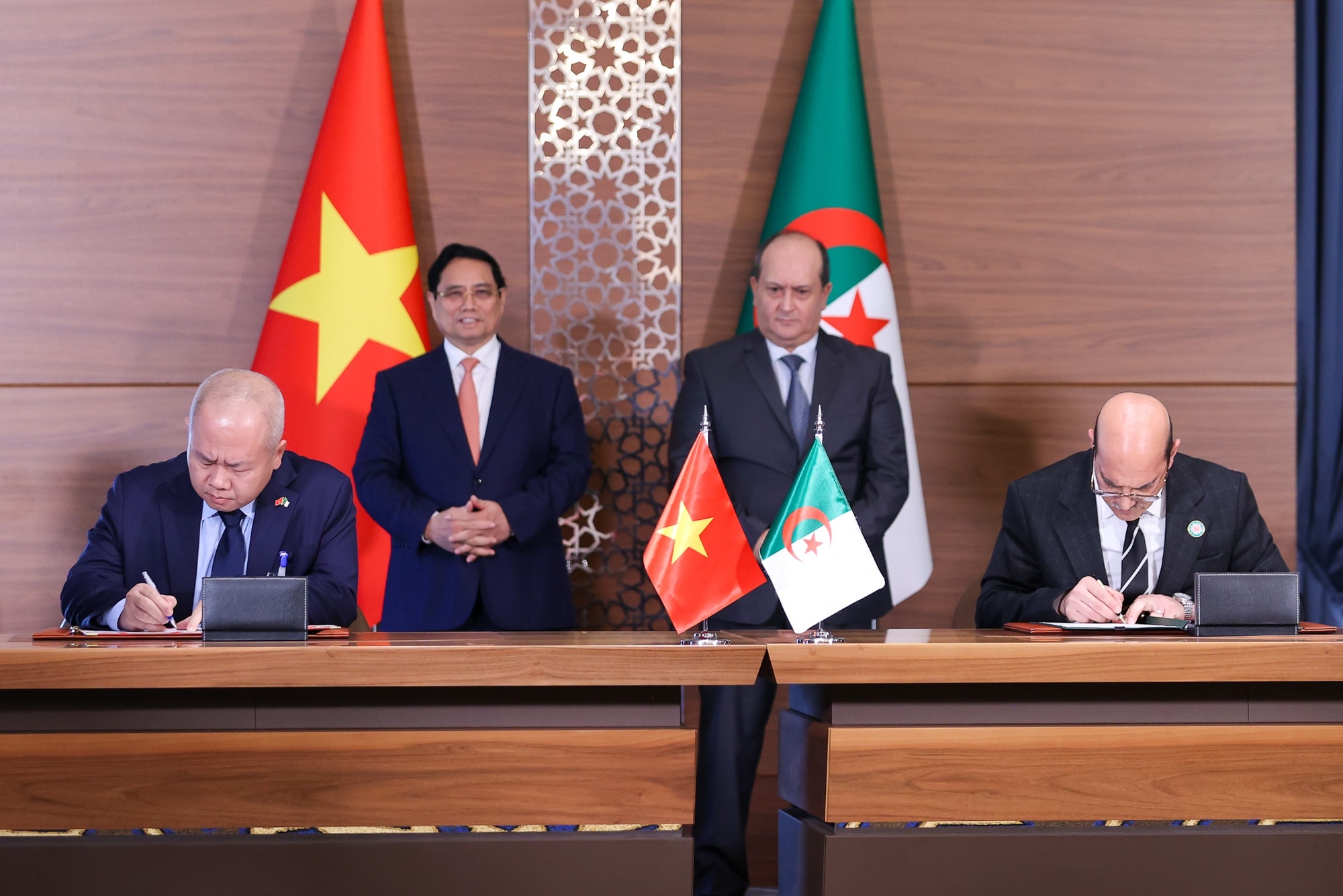 Việt Nam - Algeria ký kết nhiều văn kiện hợp tác quan trọng- Ảnh 3.