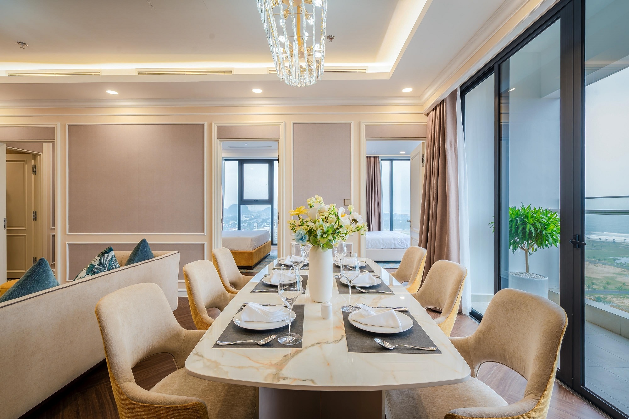 ០២ ពេជ្រ បុរី