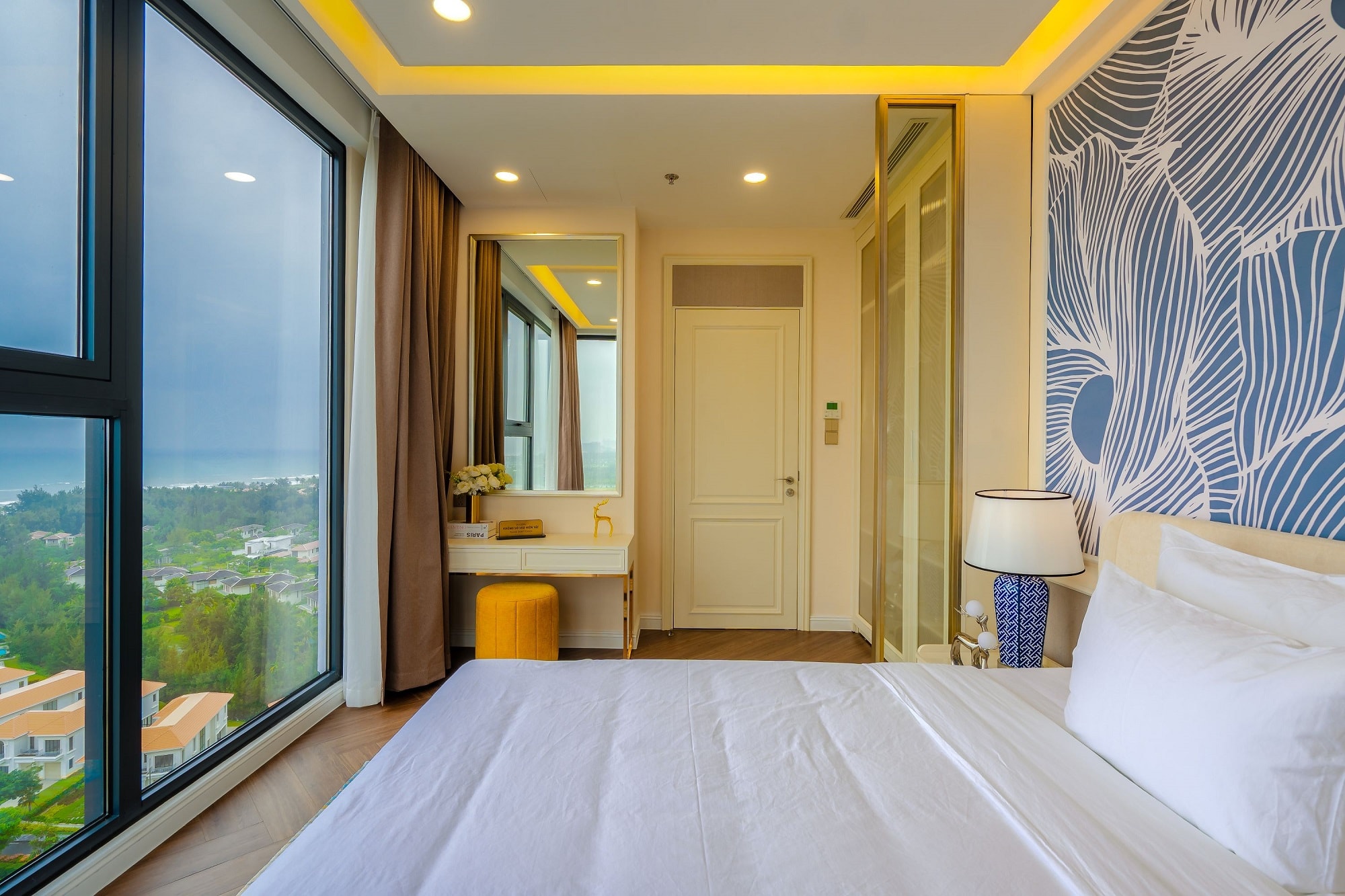 ០៣ ពេជ្រ បុរី