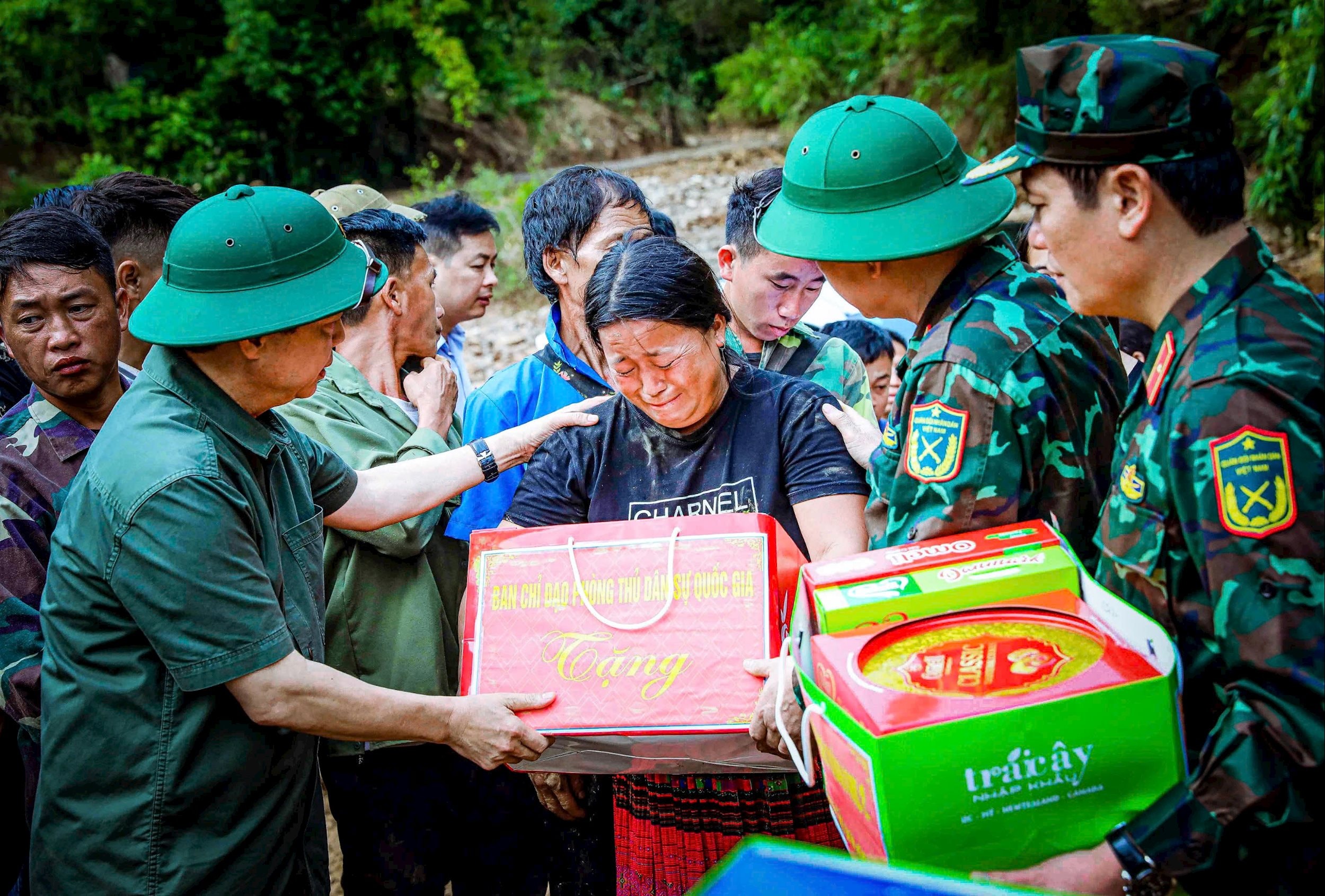 Hình ảnh: Giải ảnh “Khoảnh khắc Báo chí” 2025: Khi khoảnh khắc báo chí “chạm” được tới các vấn đề nóng số 4