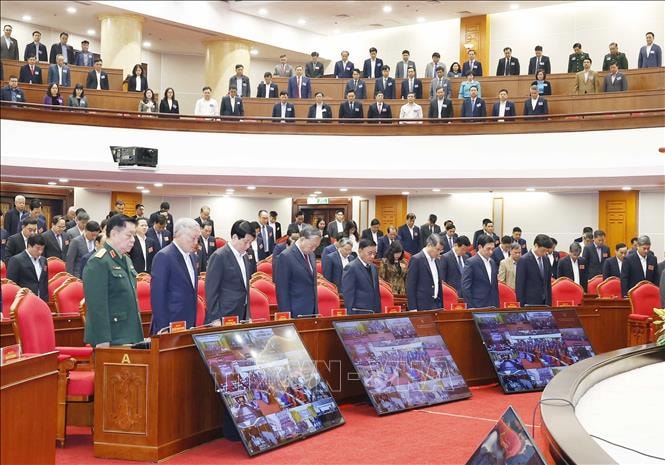 Tổng Bí thư Tô Lâm và các đại biểu ủng hộ đồng bào bão lũ