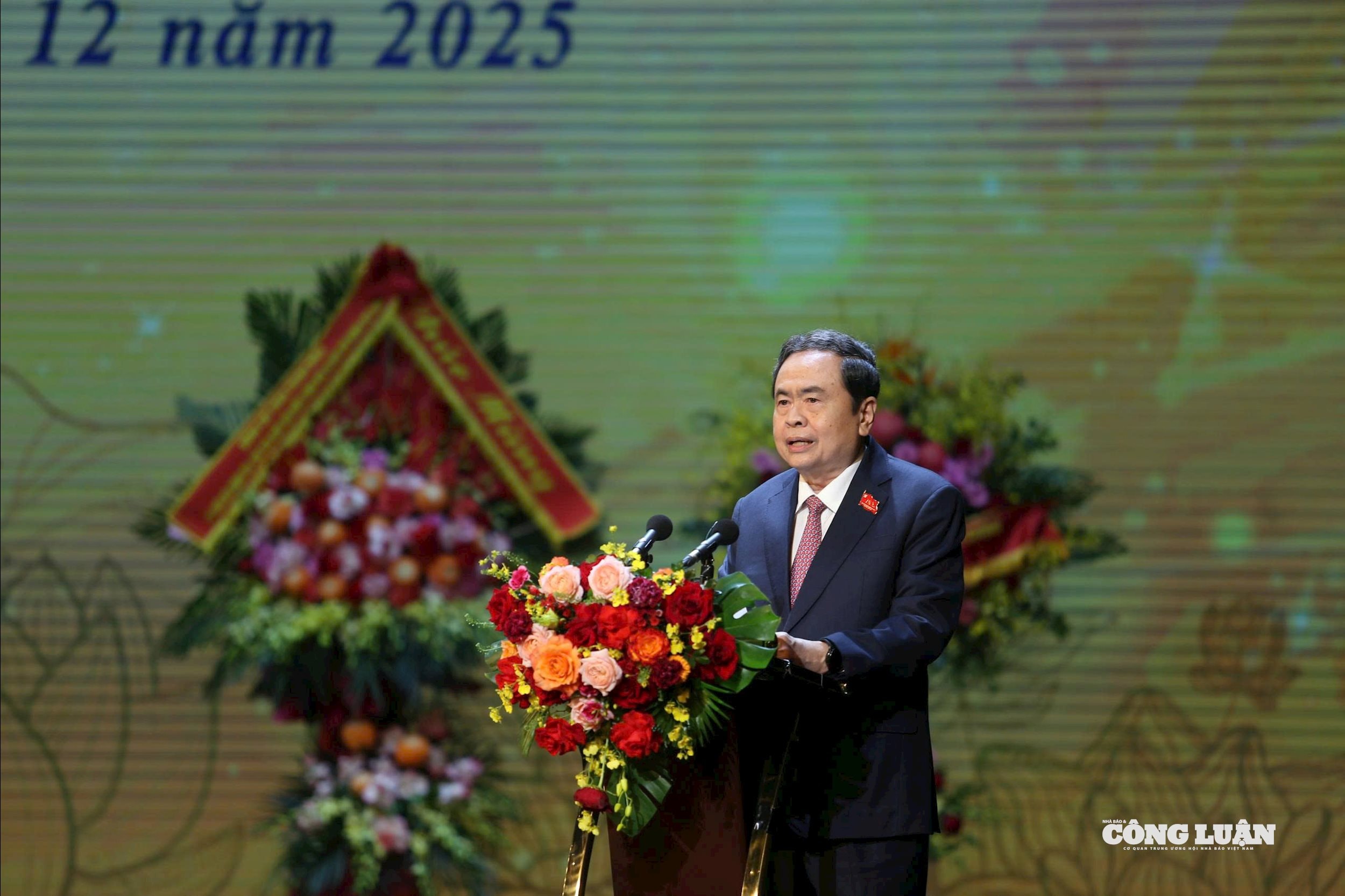 Hình ảnh: Nhà xuất bản Chính trị quốc gia Sự thật kỷ niệm 80 năm và đón nhận Huân chương Lao động hạng Nhất số 4