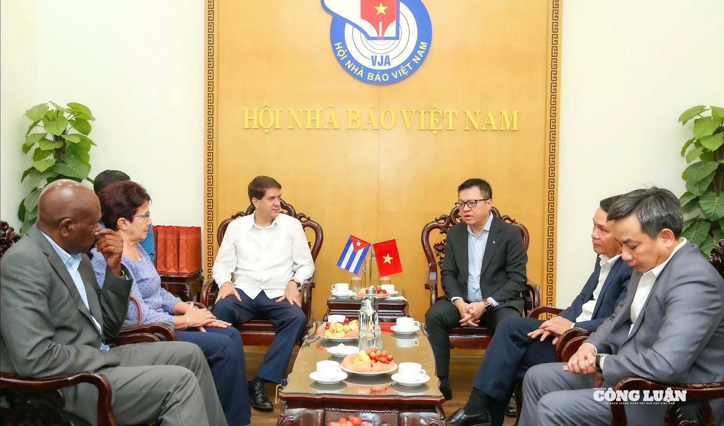 Hình ảnh: Đoàn đại biểu Thông tấn xã Prensa Latina thăm Hội Nhà báo Việt Nam nhân kỷ niệm 65 năm quan hệ ngoại giao Việt Nam – Cuba số 4