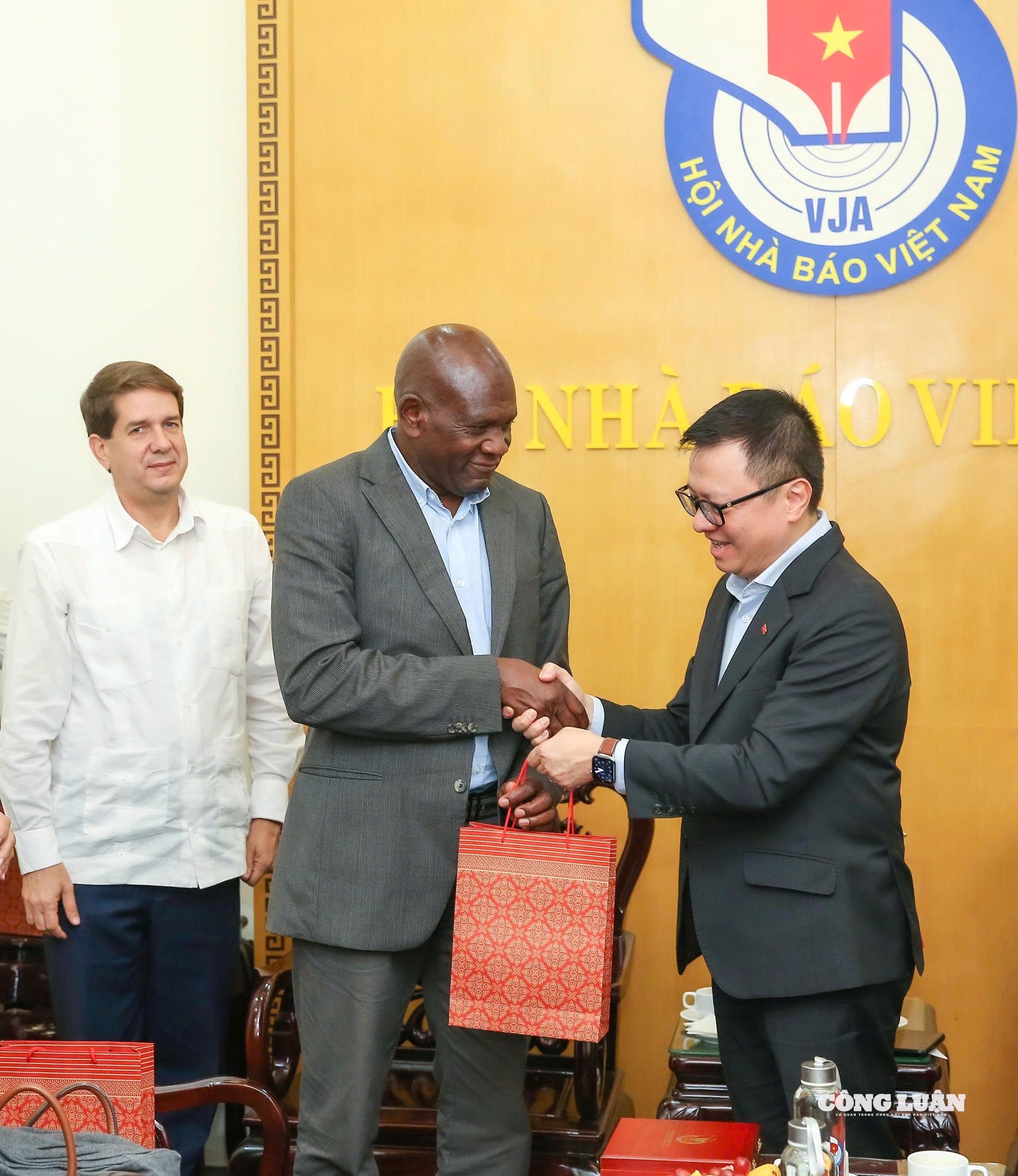 Hình ảnh: Đoàn đại biểu Thông tấn xã Prensa Latina thăm Hội Nhà báo Việt Nam nhân kỷ niệm 65 năm quan hệ ngoại giao Việt Nam – Cuba số 9