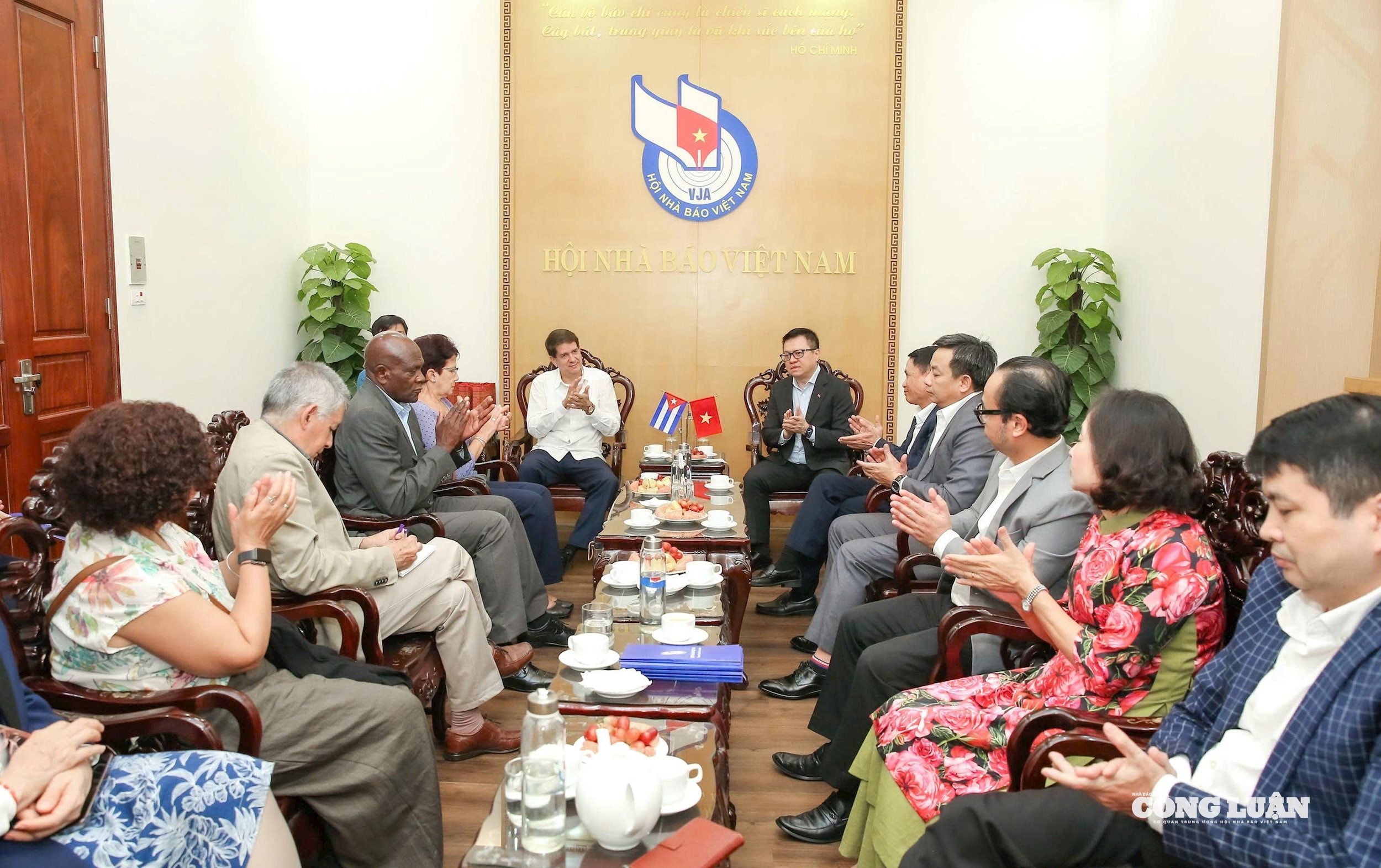 Hình ảnh: Đoàn đại biểu Thông tấn xã Prensa Latina thăm Hội Nhà báo Việt Nam nhân kỷ niệm 65 năm quan hệ ngoại giao Việt Nam – Cuba số 3