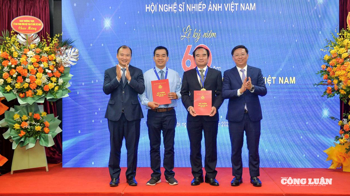 تصویر صفحه ‎2025-12-05‎ در ‎19.32.21‎