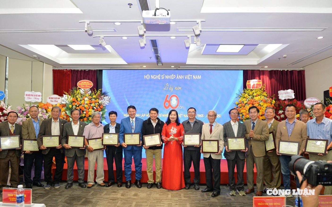 تصویر صفحه ‎2025-12-05‎ در ‎19.34.43‎