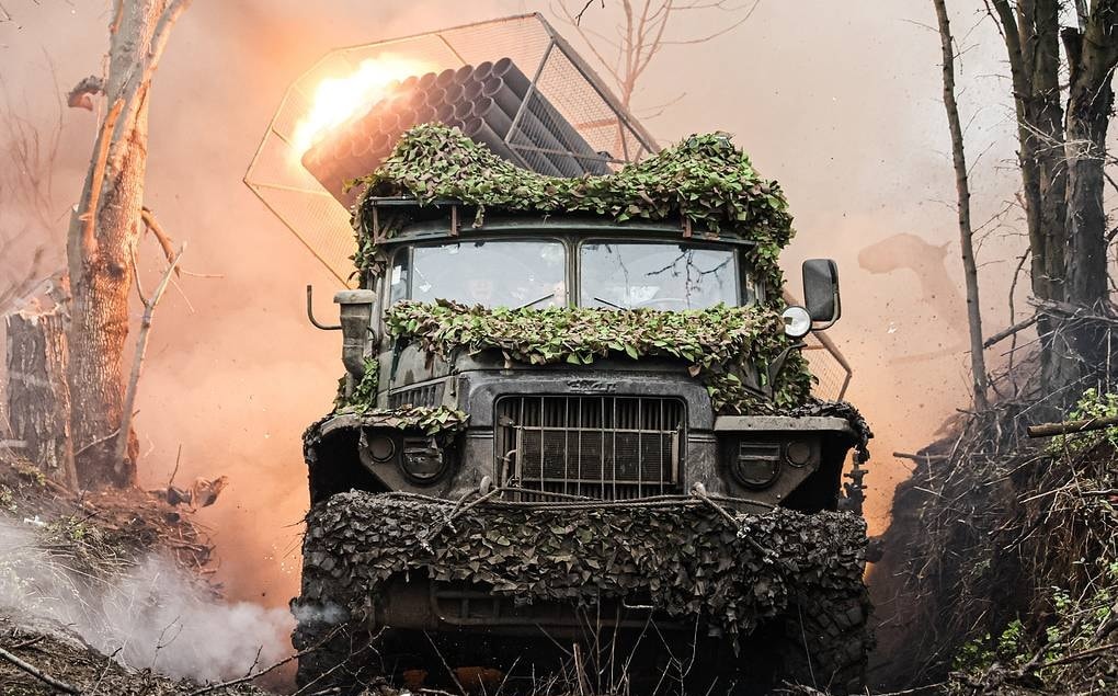 Nga và Ukraine tiếp tục tấn công cơ sở năng lượng của nhau, chờ tín hiệu đàm phán từ Mỹ