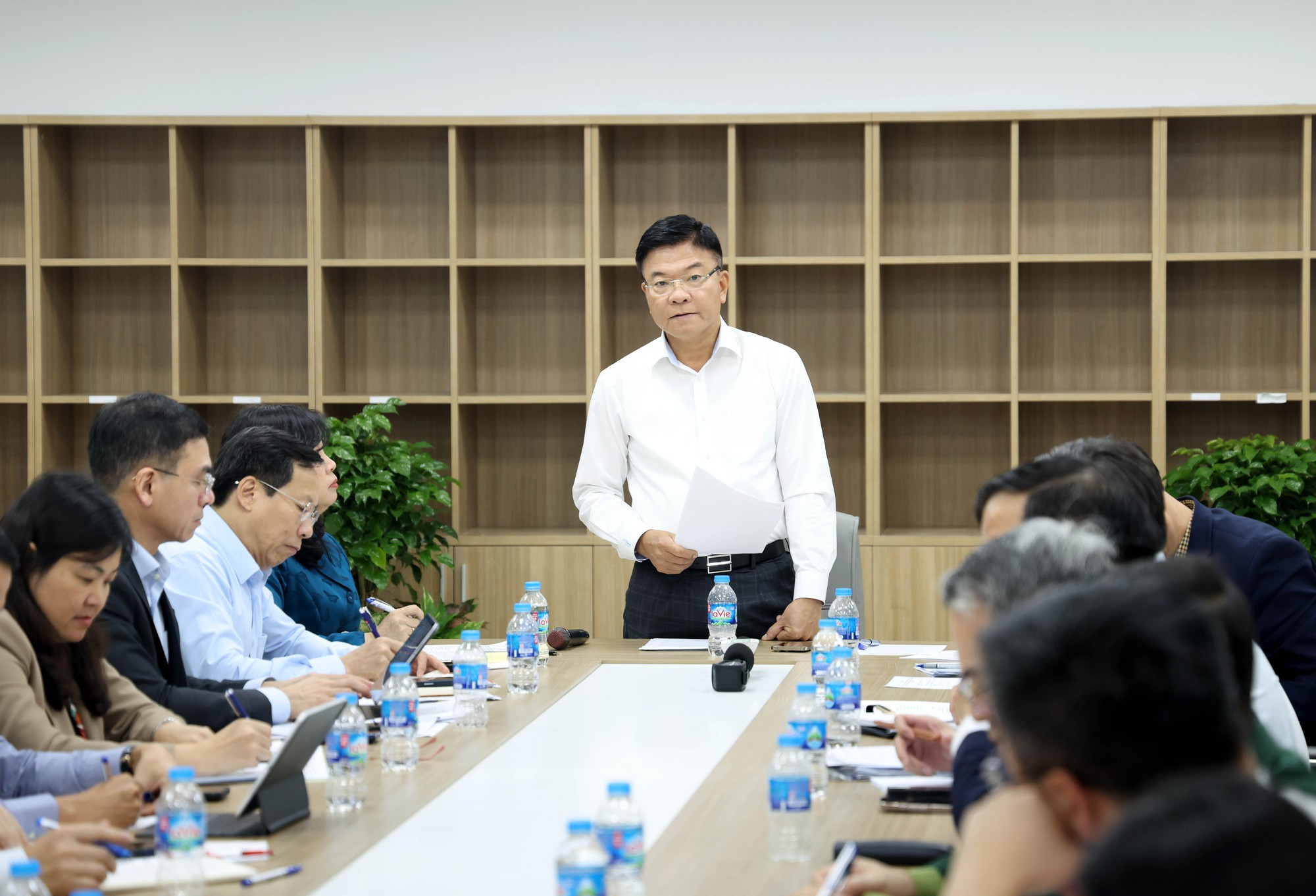 Hình ảnh: Phải làm ngày làm đêm để lắp đặt, chạy thử thiết bị tại cơ sở 2 Bệnh viện Bạch Mai và Việt Đức số 5