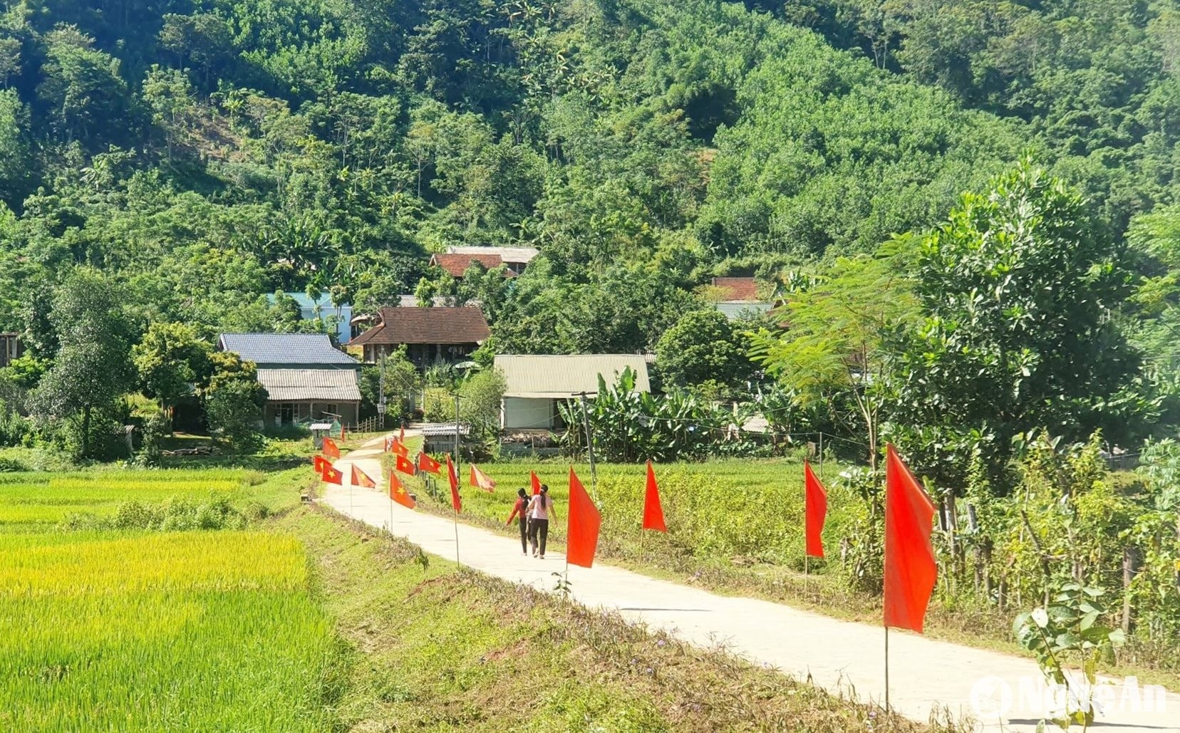 bna_-thong-qua-tuyen-truyen-van-dong-nang-cao-nhan-thuc-ve-ve-sinh-moi-truong-nhieu-ban-lang-bien-gioi-que-phong-dang-doi-thay.-anh-mai-hoa.jpg