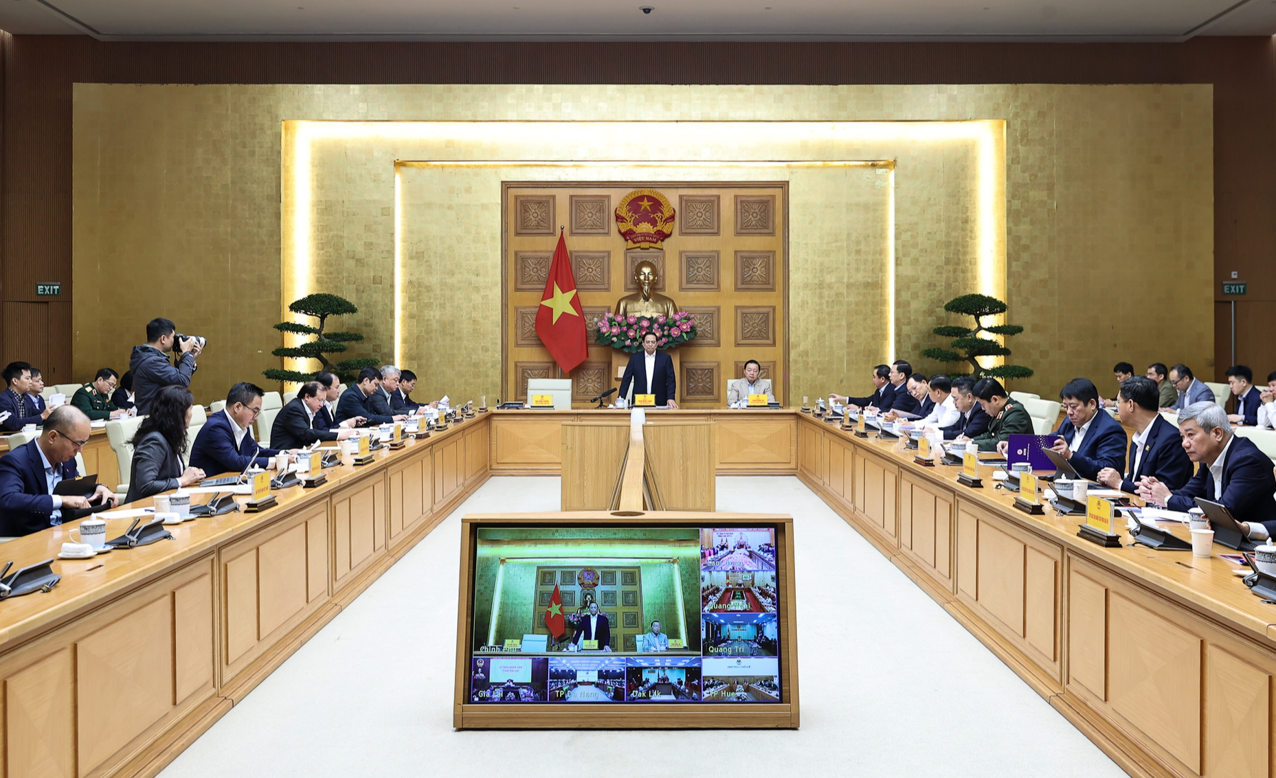 Hình ảnh: 'Chiến dịch Quang Trung' không tiếng súng nhưng phải chiến thắng giòn giã để mang lại hạnh phúc cho người dân sau bão lũ số 1