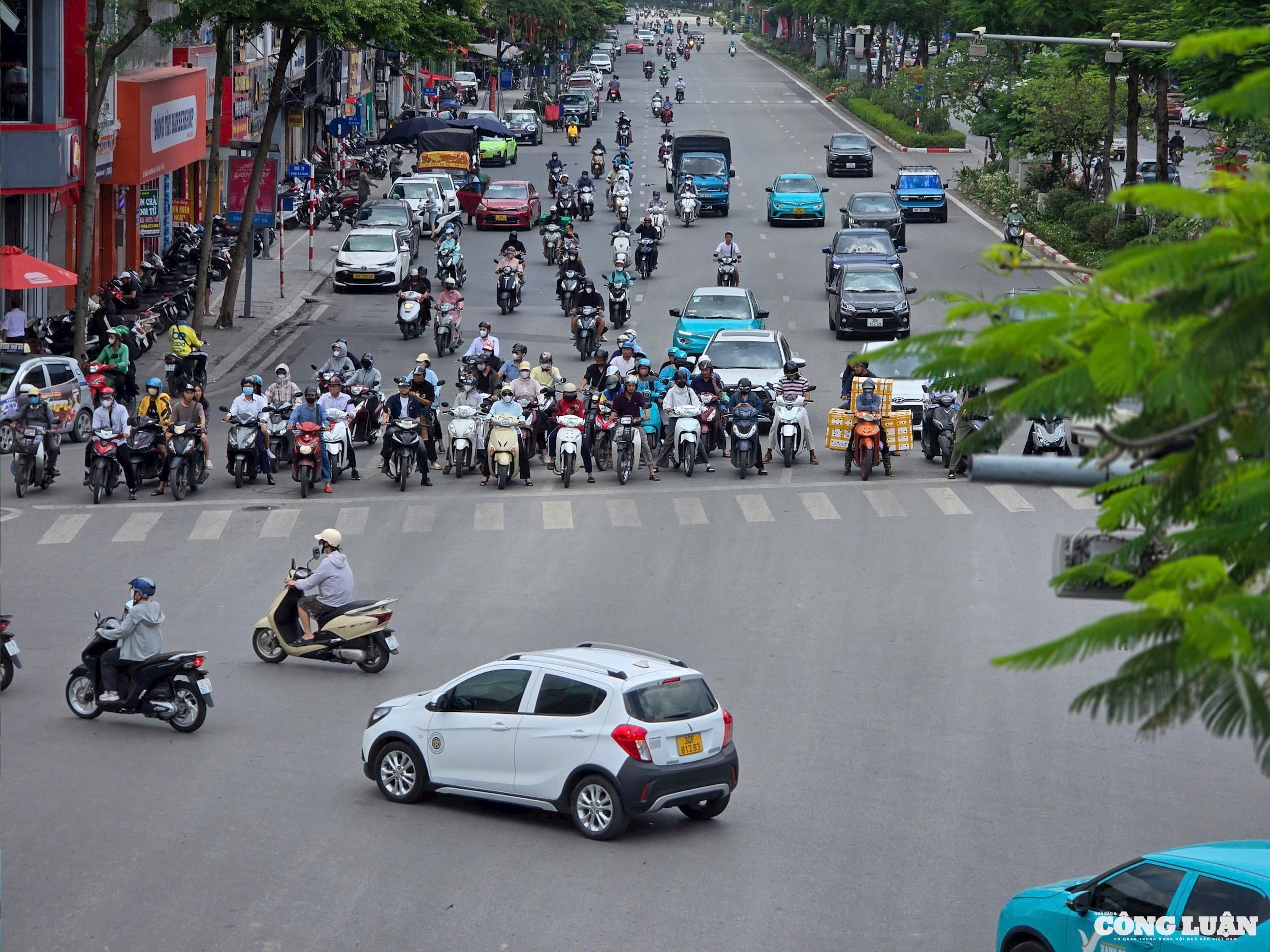 Chuyển đổi xe máy xăng ở Vành đai 1: Hà Nội lên phương án hỗ trợ người dân ra sao? - ảnh 1 Hình ảnh: Chuyển đổi xe máy xăng ở Vành đai 1: Hà Nội lên phương án hỗ trợ người dân ra sao? số 1