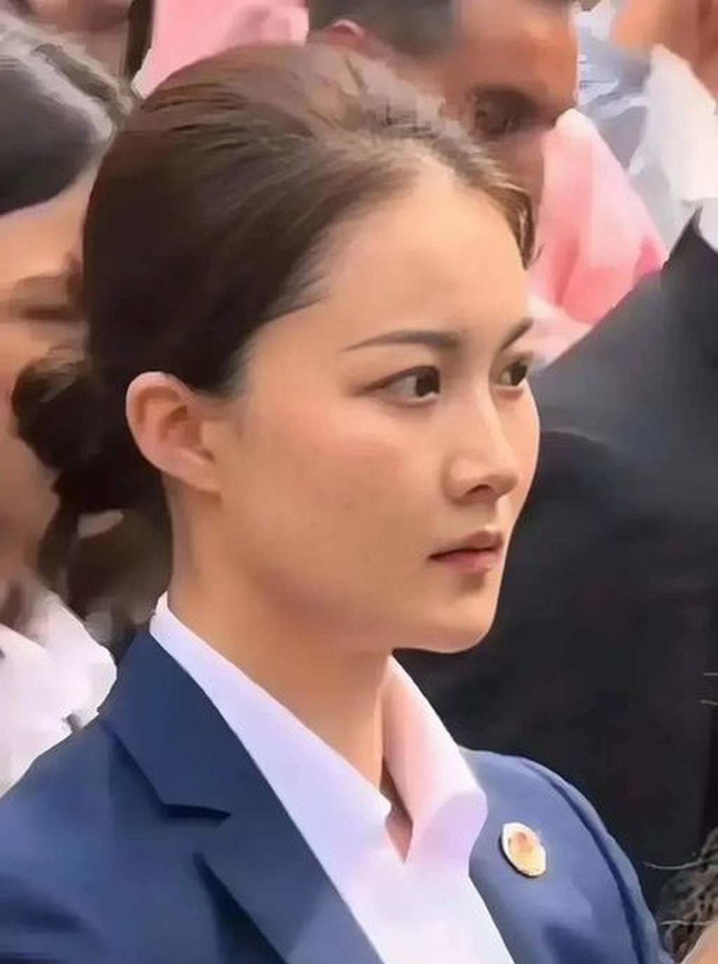 Ввиду конфиденциального характера её работы, о личной жизни Янь известно очень мало; однако многие считают, что она родилась как Сюй Цзинь в Лояне, городе в провинции Хэнань, в центральном Китае. Фото: Weibo