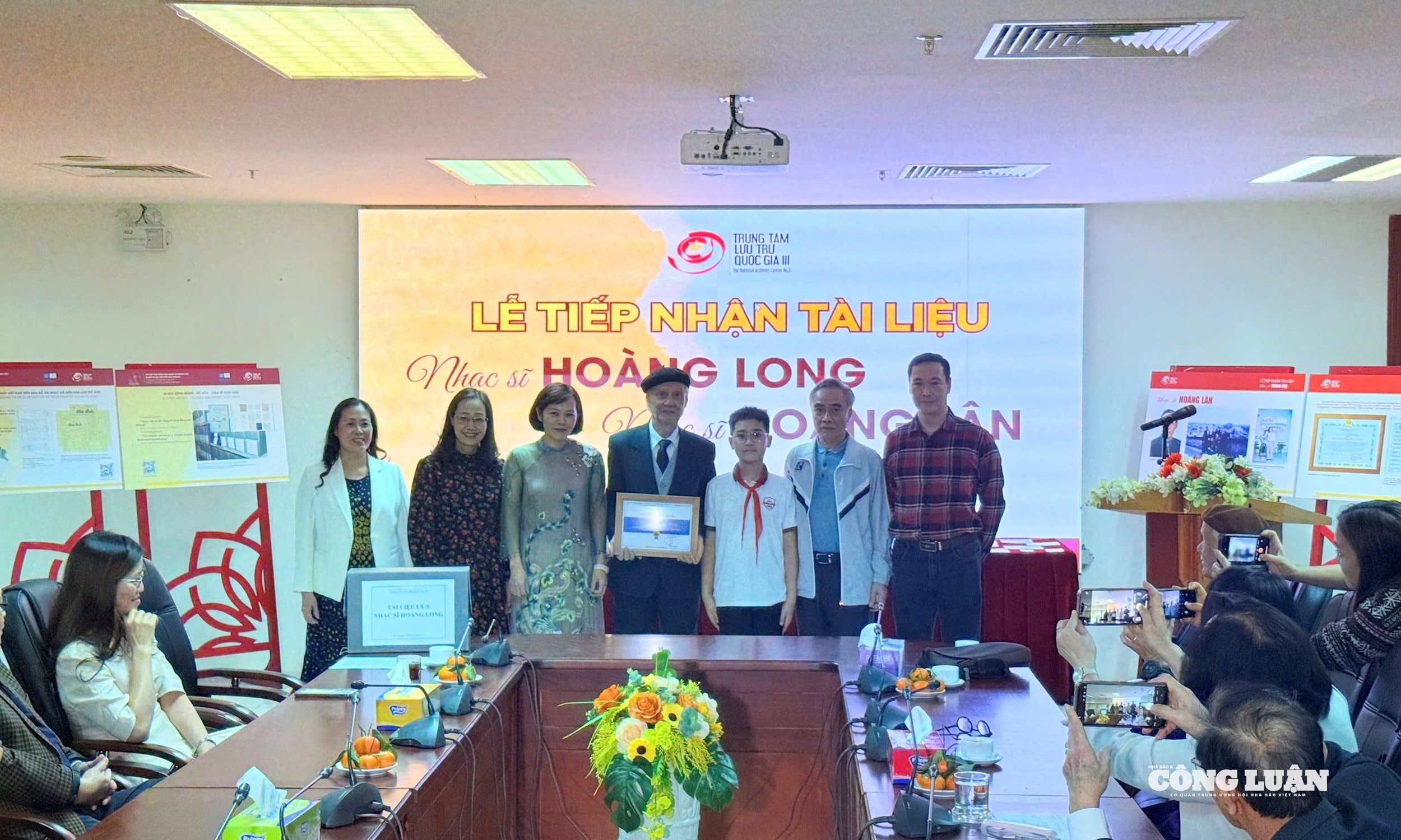 Tiếp nhận thêm nhiều tài liệu quý của các nhạc sĩ Hoàng Vân, Hoàng Long và Hoàng Lân