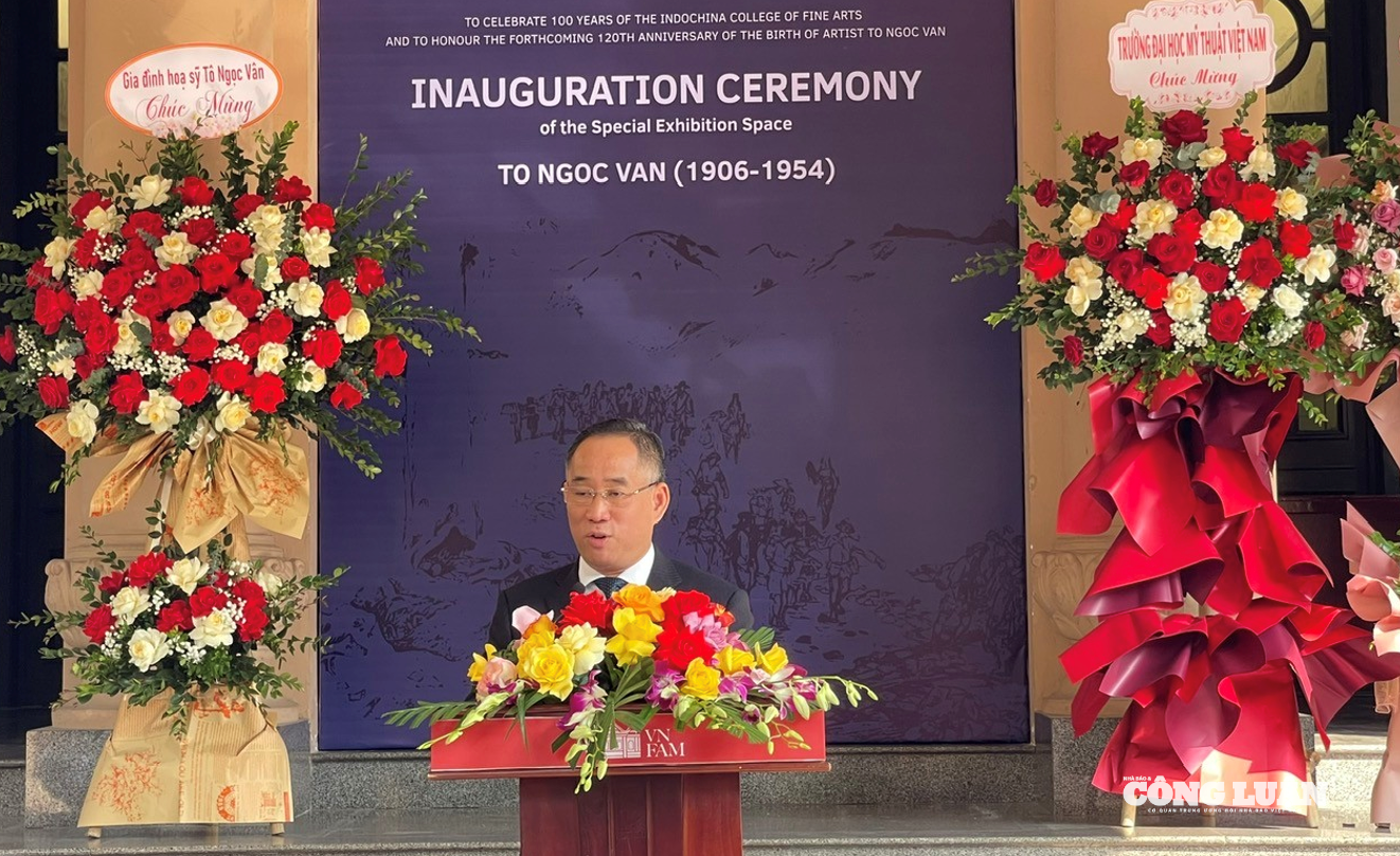 Nguyễn Anh Minh, a Vietnami Szépművészeti Múzeum igazgatója mondta el a megnyitó beszédet a festő és mártír, Ngoc Van (1906-1954) emlékére szentelt különleges kiállítótéren.