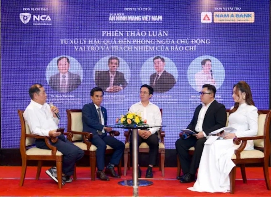 Hình ảnh: Báo chí giữ vai trò then chốt trong phòng, chống lừa đảo qua ứng dụng ngân hàng số số 3