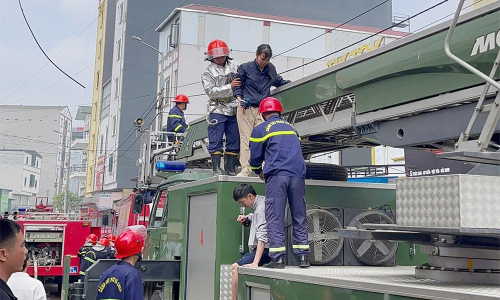 Cháy nhà trọ 6 tầng ở Bắc Ninh, 8 người được cứu thoát an toàn
