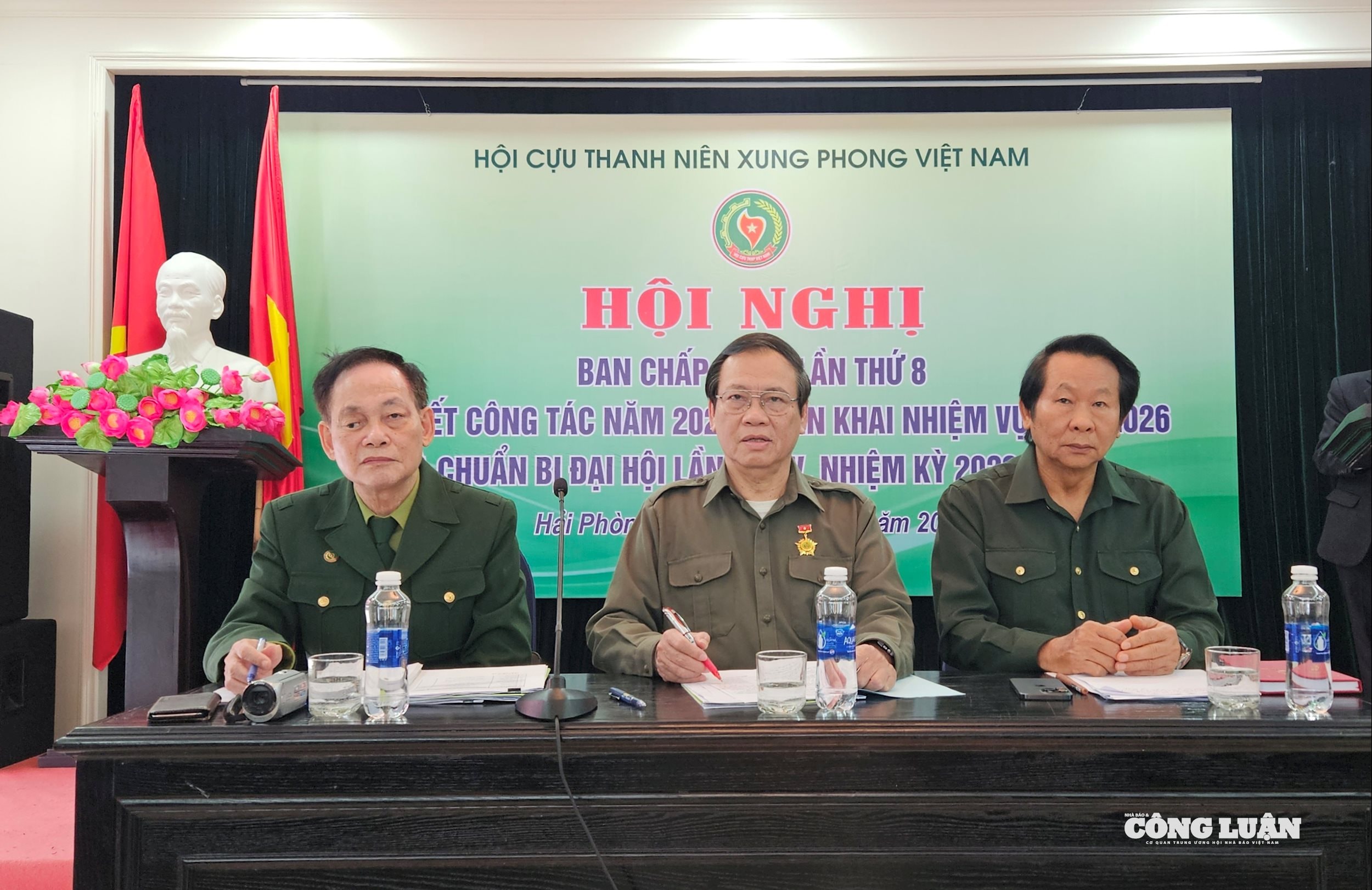 Đoàn Chủ tịch.