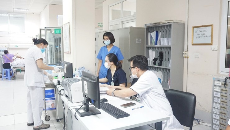 Hình ảnh: Liên thông dữ liệu khám chữa bệnh, người dân Hà Nội được tra cứu Sổ sức khỏe điện tử trên VNeID/iHanoi số 1