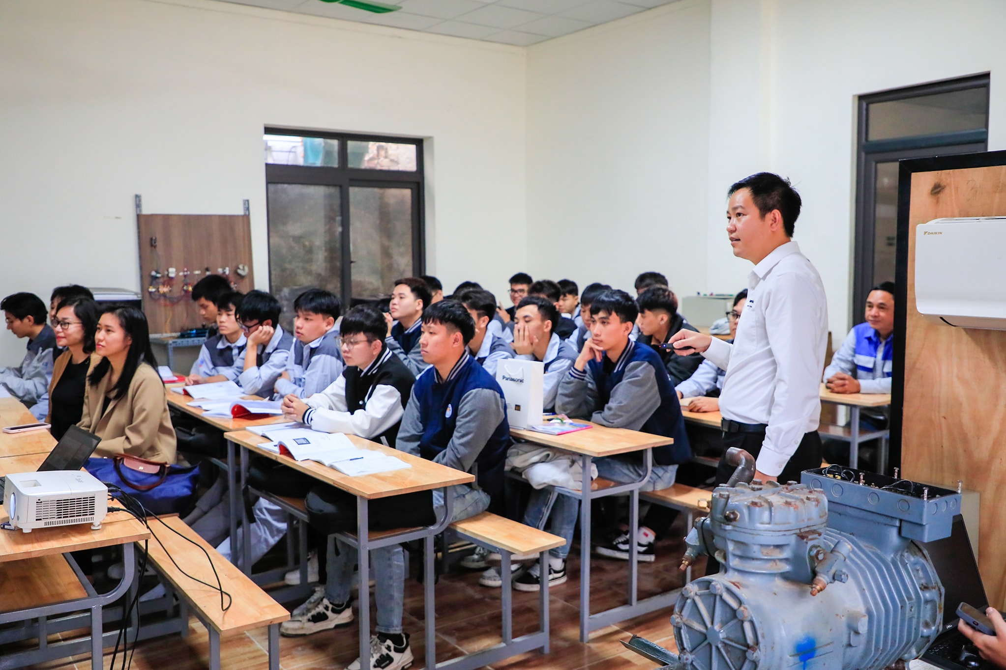 Đề xuất tôn vinh giáo viên trường nghề, phụ cấp ưu đãi cao nhất tới 85%