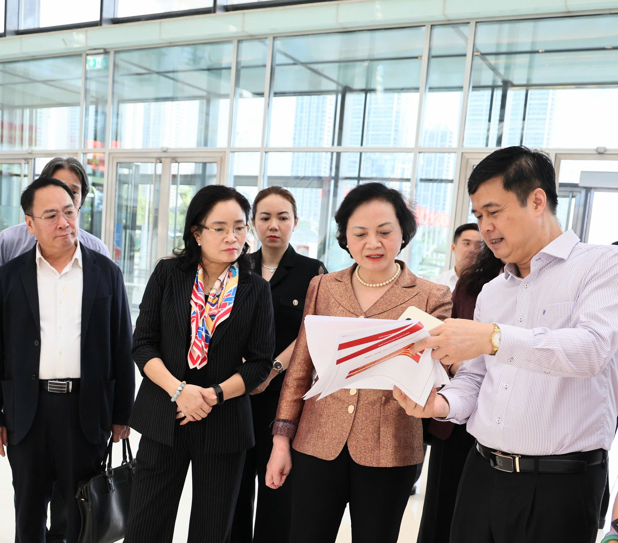 Hình ảnh: Chuẩn bị Đại hội Thi đua yêu nước toàn quốc lần thứ XI với tinh thần 'thời gian tính bằng giờ' số 1