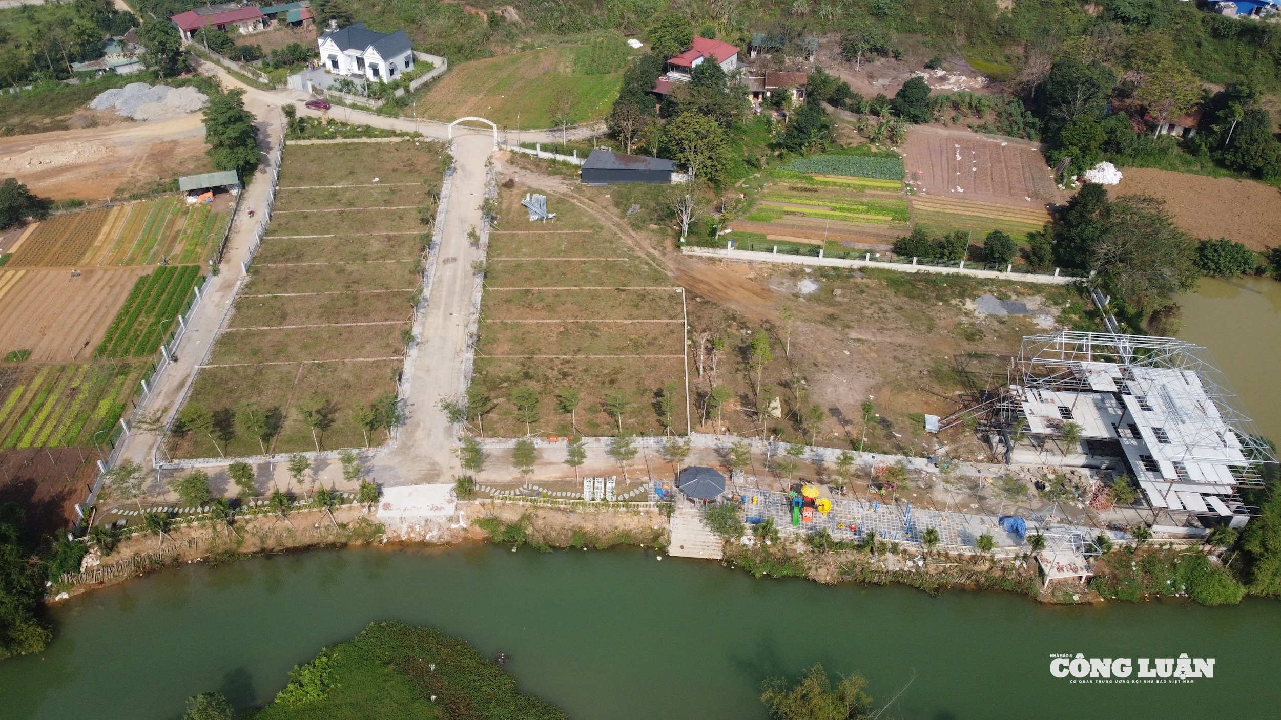 phan-lo-ban-nen-phu-tho-8.jpg
