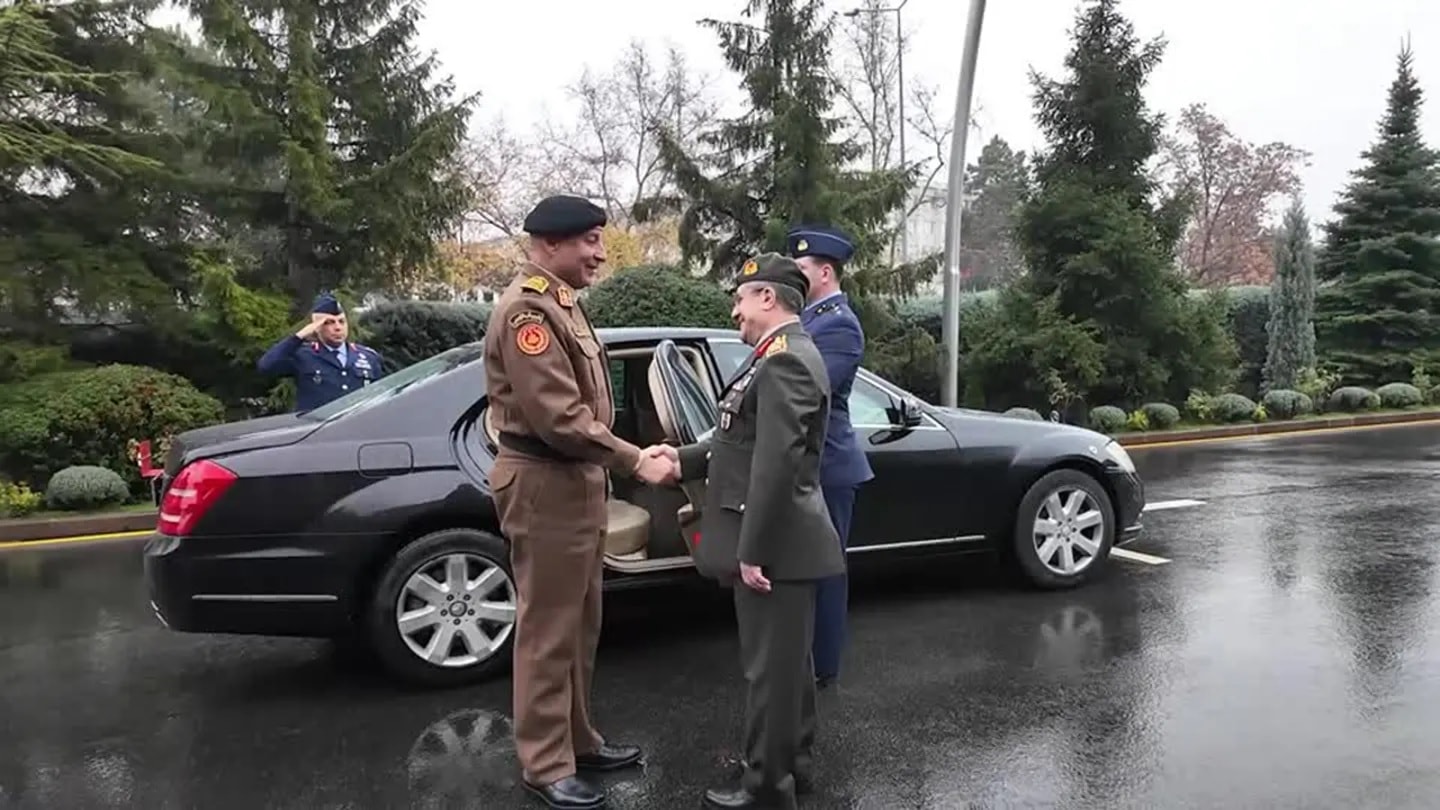 Máy bay chở Tổng Tham mưu trưởng Libya rơi trong chuyến thăm, Thổ Nhĩ Kỳ đóng cửa không phận