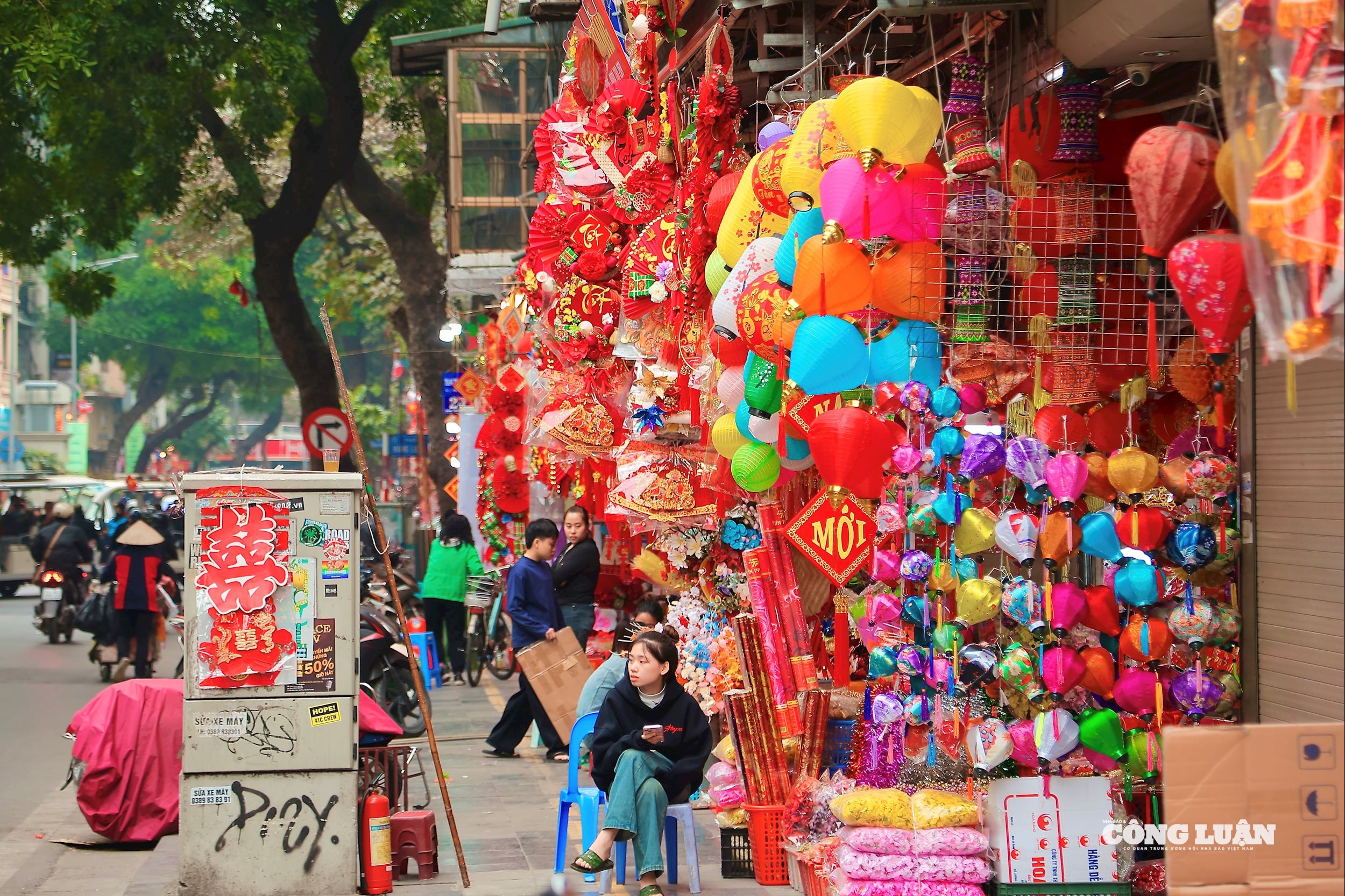 Phố Hàng Mã ‘thay áo mới’, gọn gàng hơn chào đón năm mới 2026