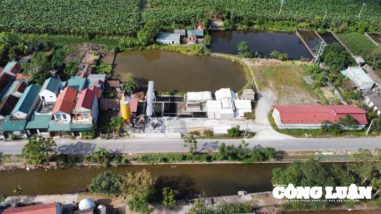 Trạm đúc cọc bê tông nằm trong khuôn viên đất của Công ty CP Tổng công ty Giống cây trồng con nuôi Ninh Bình (Ảnh: Minh Thiên).