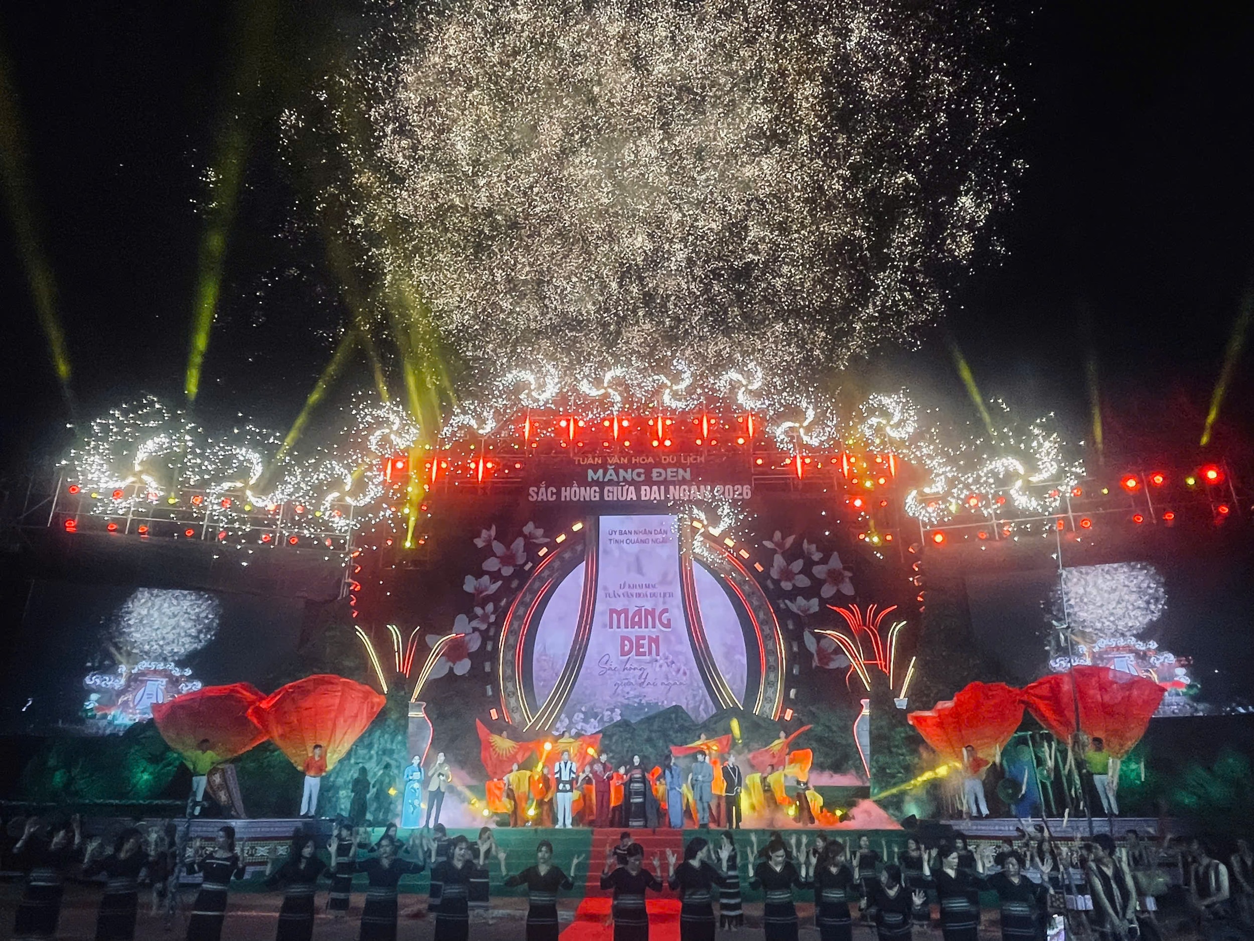 Quảng Ngãi: Mãn nhãn màn pháo hoa khai mạc Tuần Văn hóa – Du lịch Măng Đen