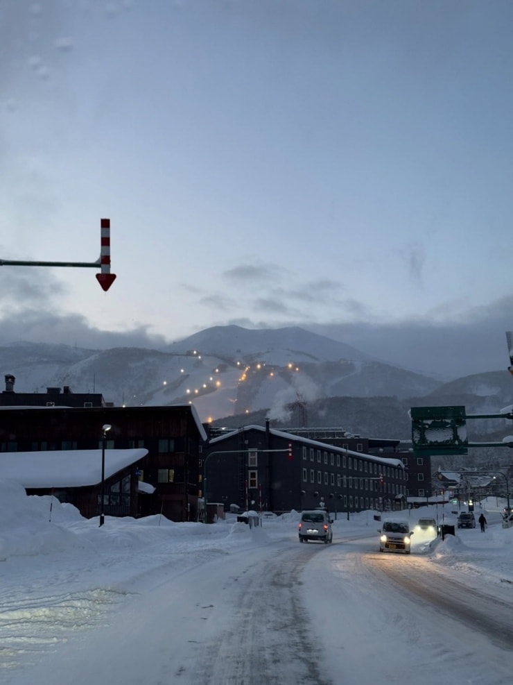 Con gái Tăng Thanh Hà trượt tuyết tại Niseko Hanazono