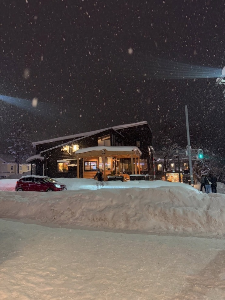 Tầm nhìn hướng núi Yotei từ khách sạn