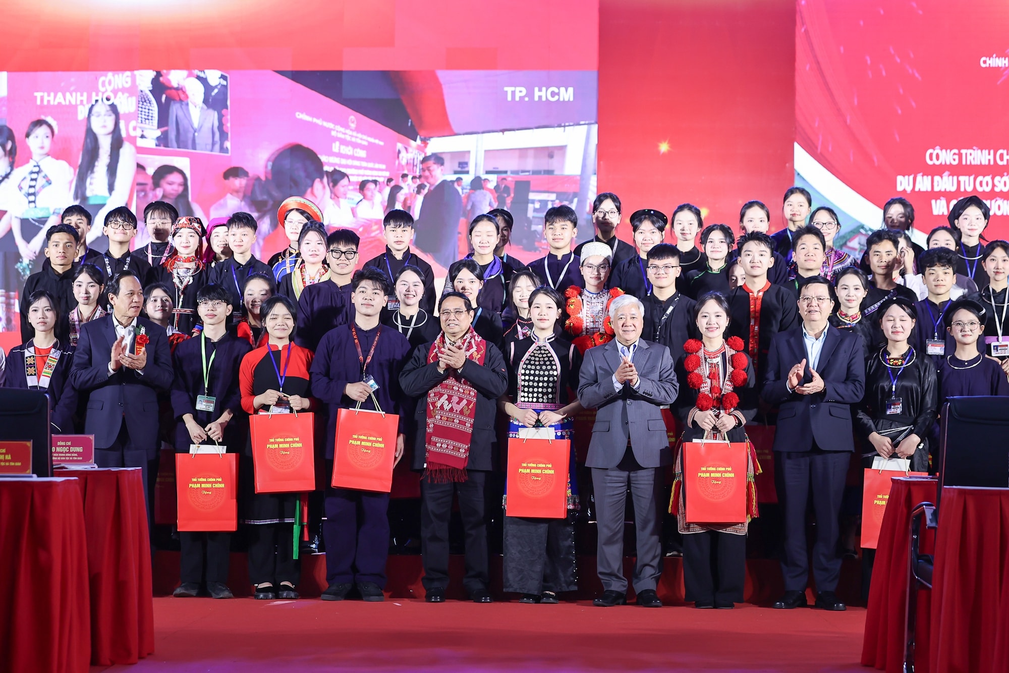 Mái trường vùng biên giới, hải đảo được dựng lên từ tình yêu thương và nghĩa đồng bào - ảnh 6 Hình ảnh: Mái trường vùng biên giới, hải đảo được dựng lên từ tình yêu thương và nghĩa đồng bào số 6