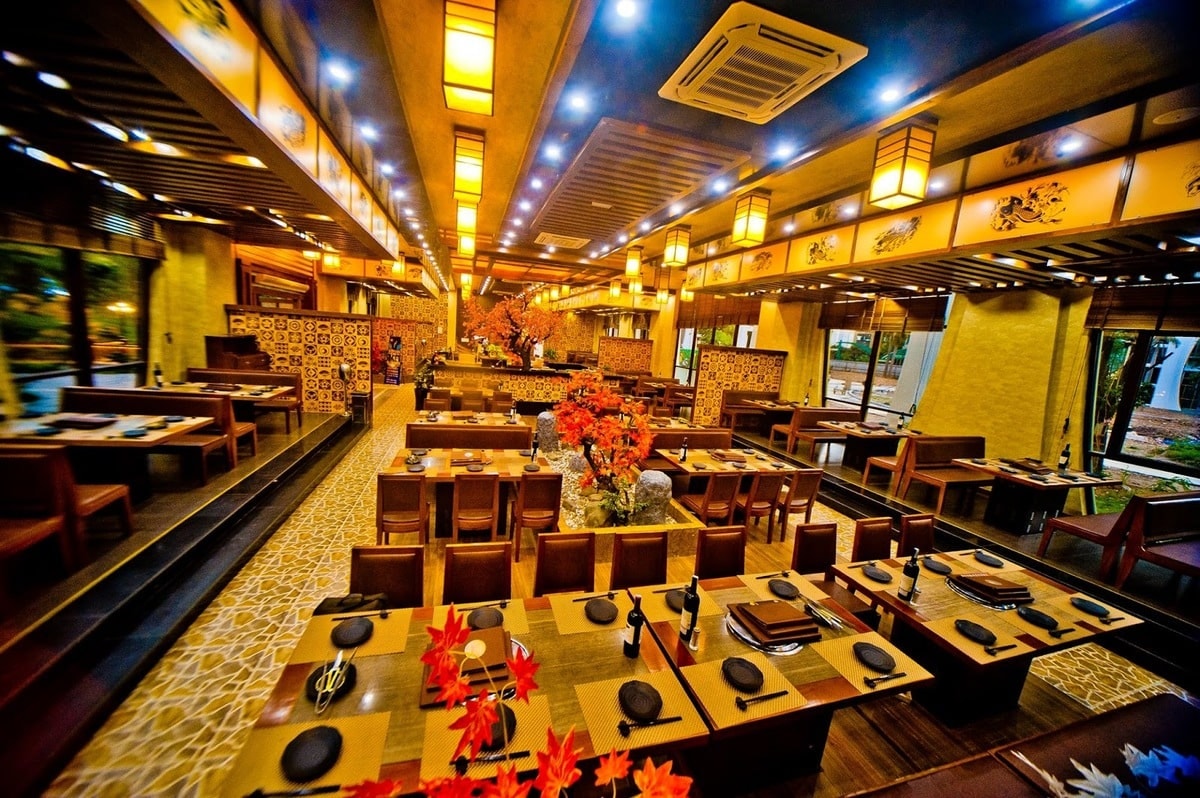 Không gian nhà hàng tổ chức tất niên sang trọng tại Hà Nội