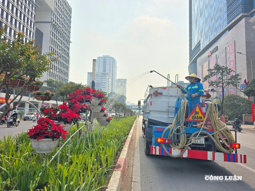 Chỉnh trang đô thị đồng bộ, Hà Nội khoác áo mới đón chào Đại hội XIV của Đảng