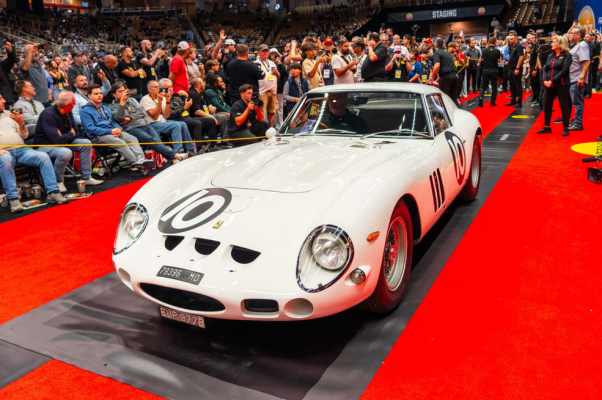Ferrari 250 GTO gây choáng khi đạt mức 38,5 triệu USD tại phiên đấu giá Mecum