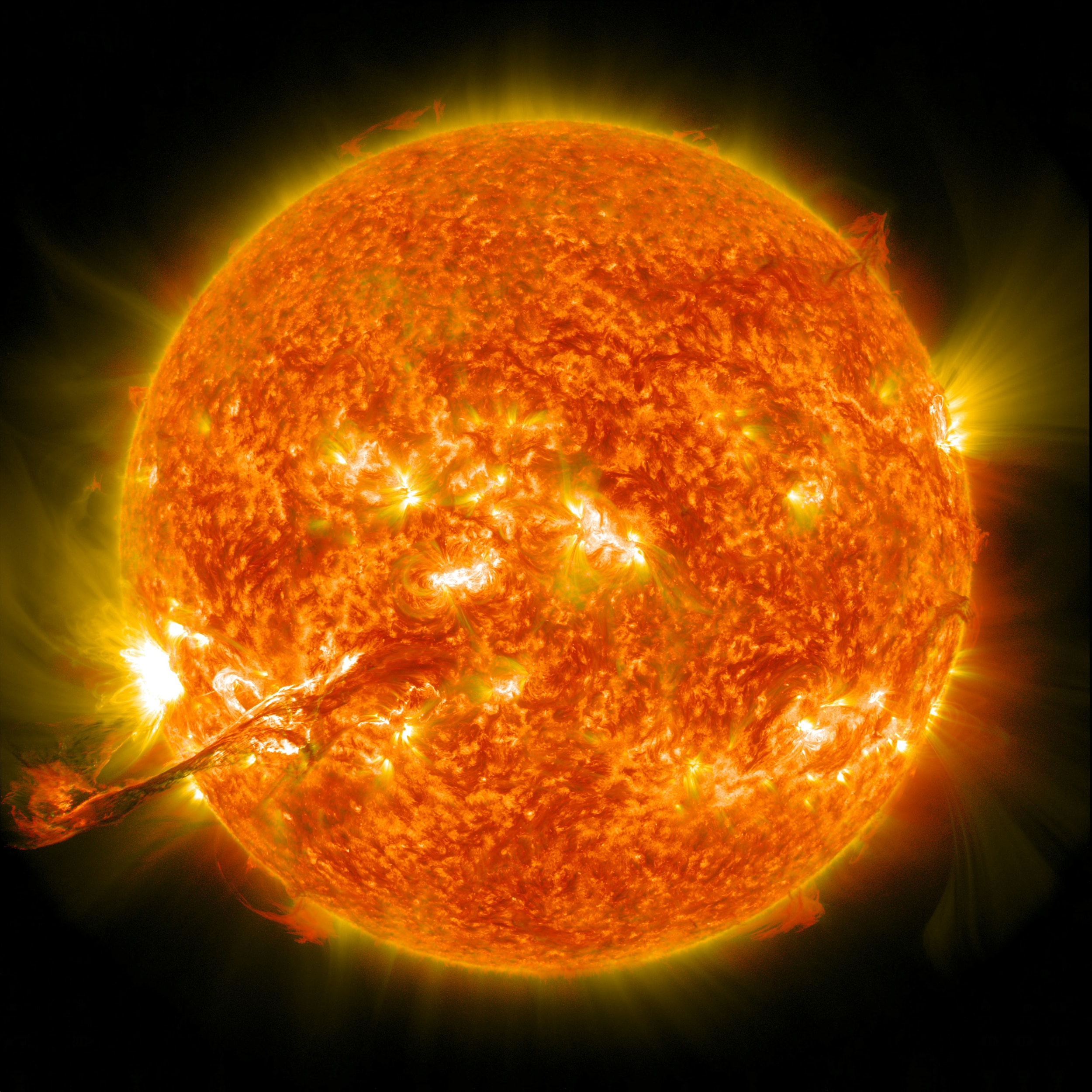 Il Sole con espulsione di massa coronale