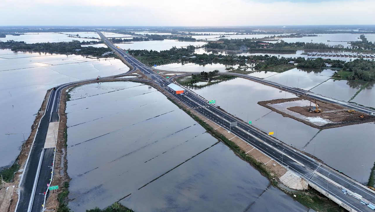 Hình ảnh cao tốc Cần Thơ - Cà Mau là đoạn tuyến cuối của cao tốc Bắc - Nam phía Đông chạy dọc dài đất nước. Ảnh: TL.